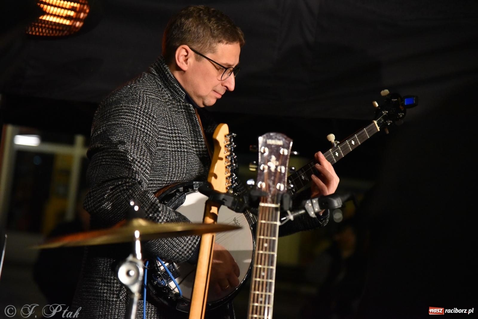 Zdjęcie w galerii na portalu naszraciborz.pl: Koncert pieśni patriotycznych na raciborskim rynku [FOTO i WIDEO] wiadomości z regionu