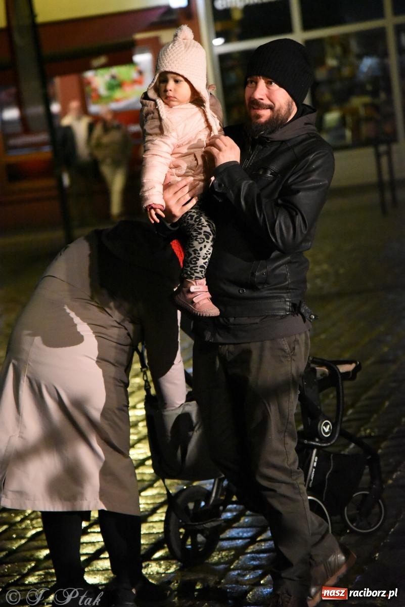 Zdjęcie w galerii na portalu naszraciborz.pl: Koncert pieśni patriotycznych na raciborskim rynku [FOTO i WIDEO] wiadomości z regionu