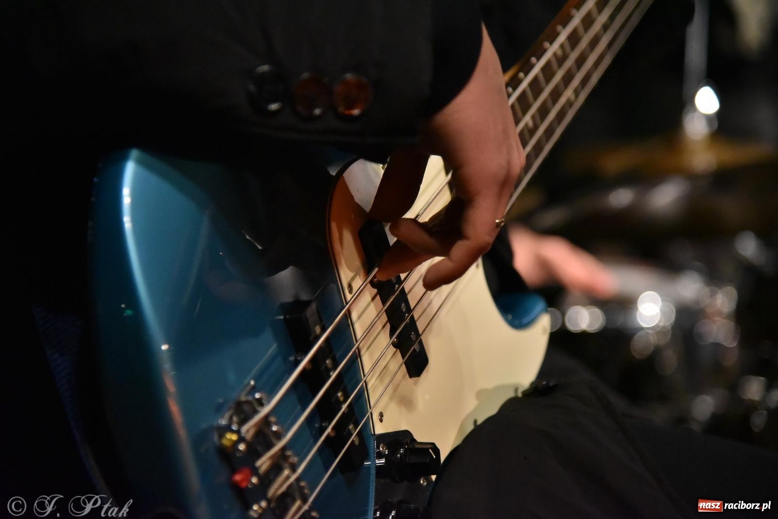 Zdjęcie w galerii na portalu naszraciborz.pl: Koncert pieśni patriotycznych na raciborskim rynku [FOTO i WIDEO] wiadomości z regionu