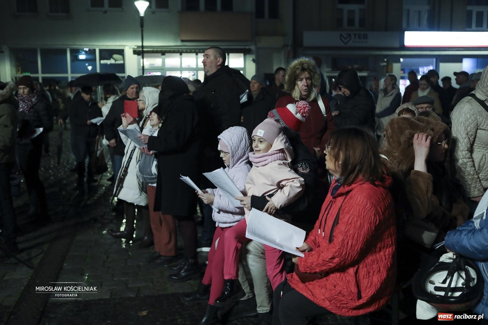 Zdjęcie w galerii na portalu naszraciborz.pl: Koncert pieśni patriotycznych na raciborskim rynku [FOTO i WIDEO] wiadomości z regionu