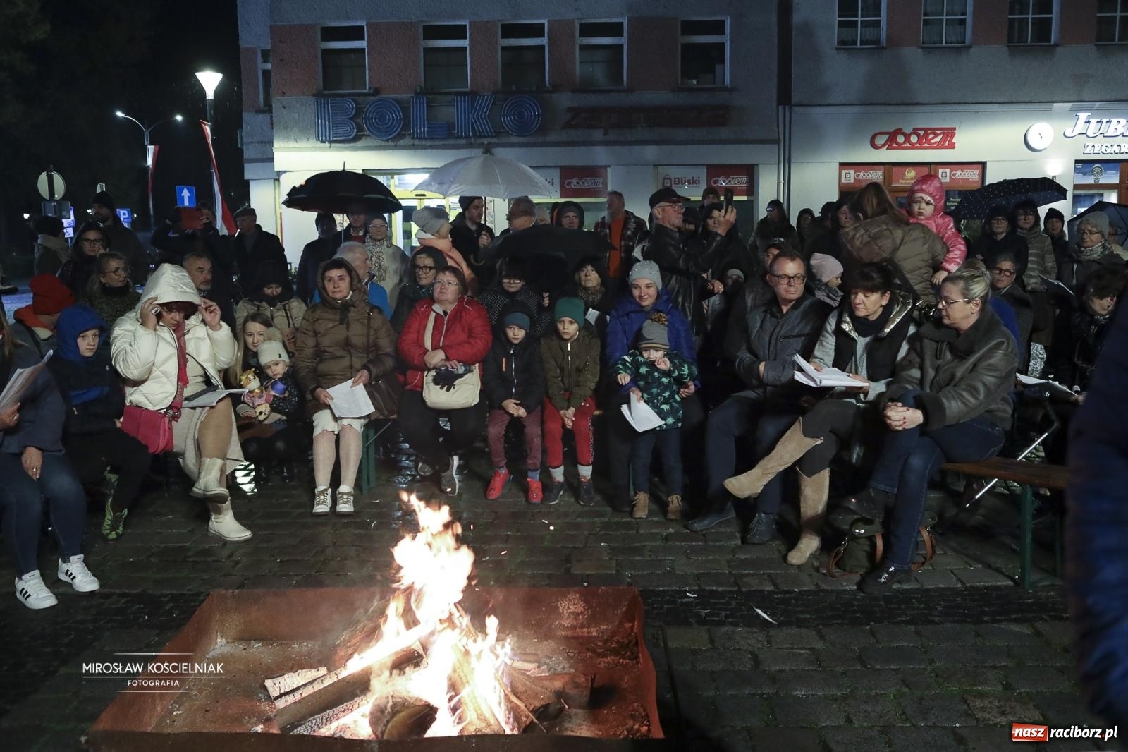 Zdjęcie w galerii na portalu naszraciborz.pl: Koncert pieśni patriotycznych na raciborskim rynku [FOTO i WIDEO] wiadomości z regionu