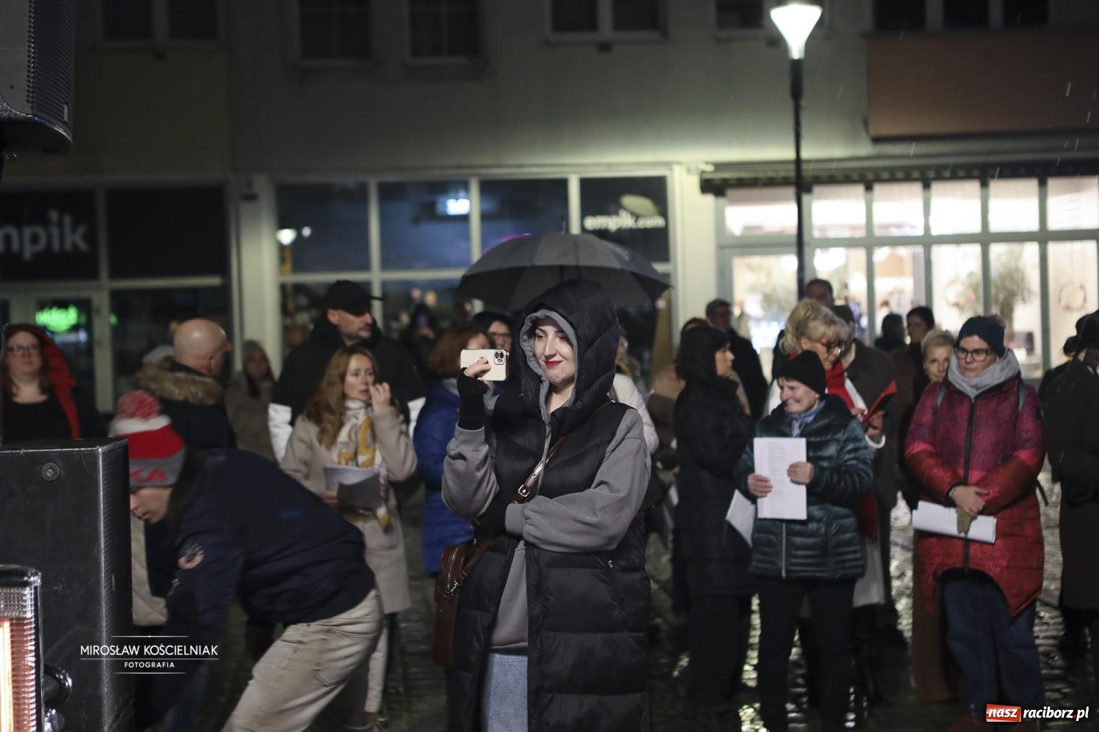Zdjęcie w galerii na portalu naszraciborz.pl: Koncert pieśni patriotycznych na raciborskim rynku [FOTO i WIDEO] wiadomości z regionu