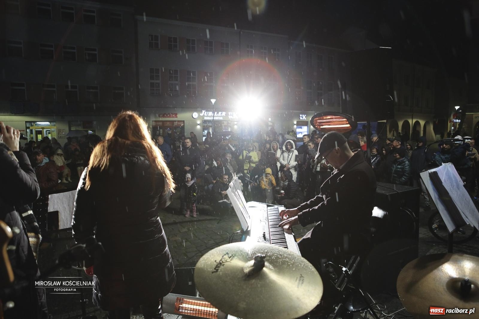 Zdjęcie w galerii na portalu naszraciborz.pl: Koncert pieśni patriotycznych na raciborskim rynku [FOTO i WIDEO] wiadomości z regionu