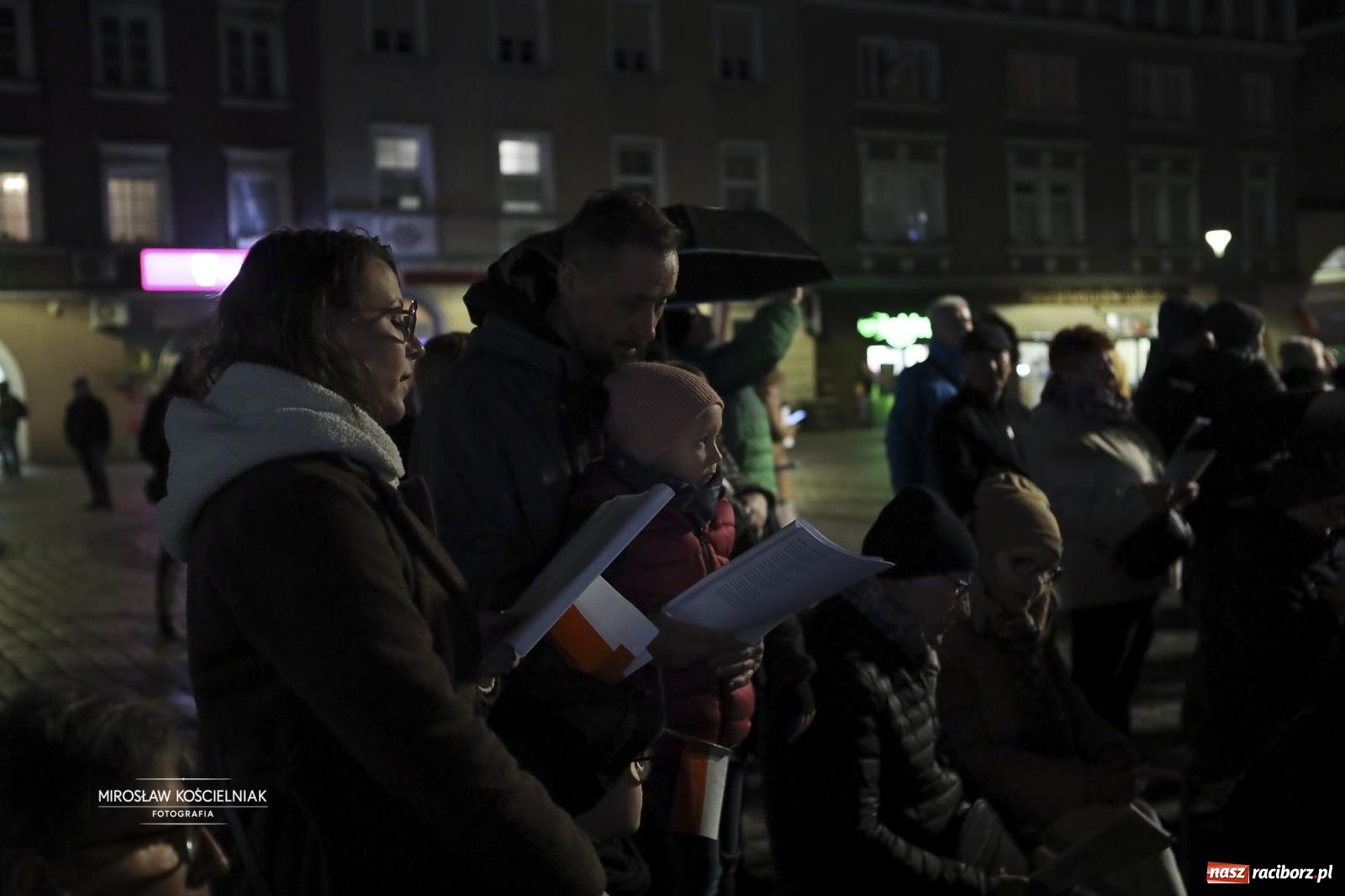 Zdjęcie w galerii na portalu naszraciborz.pl: Koncert pieśni patriotycznych na raciborskim rynku [FOTO i WIDEO] wiadomości z regionu
