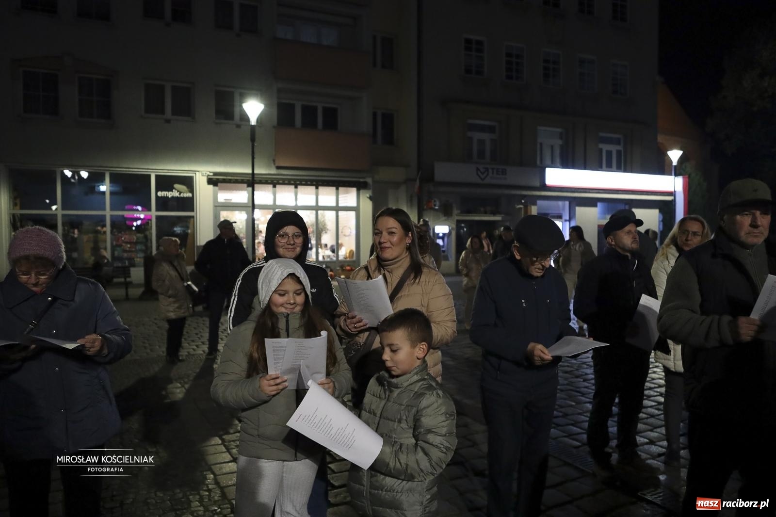 Zdjęcie w galerii na portalu naszraciborz.pl: Koncert pieśni patriotycznych na raciborskim rynku [FOTO i WIDEO] wiadomości z regionu