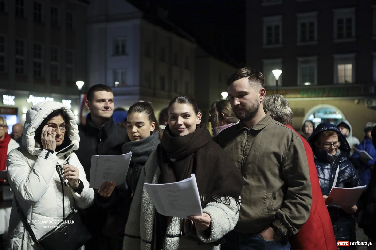 Zdjęcie w galerii na portalu naszraciborz.pl: Koncert pieśni patriotycznych na raciborskim rynku [FOTO i WIDEO] wiadomości z regionu