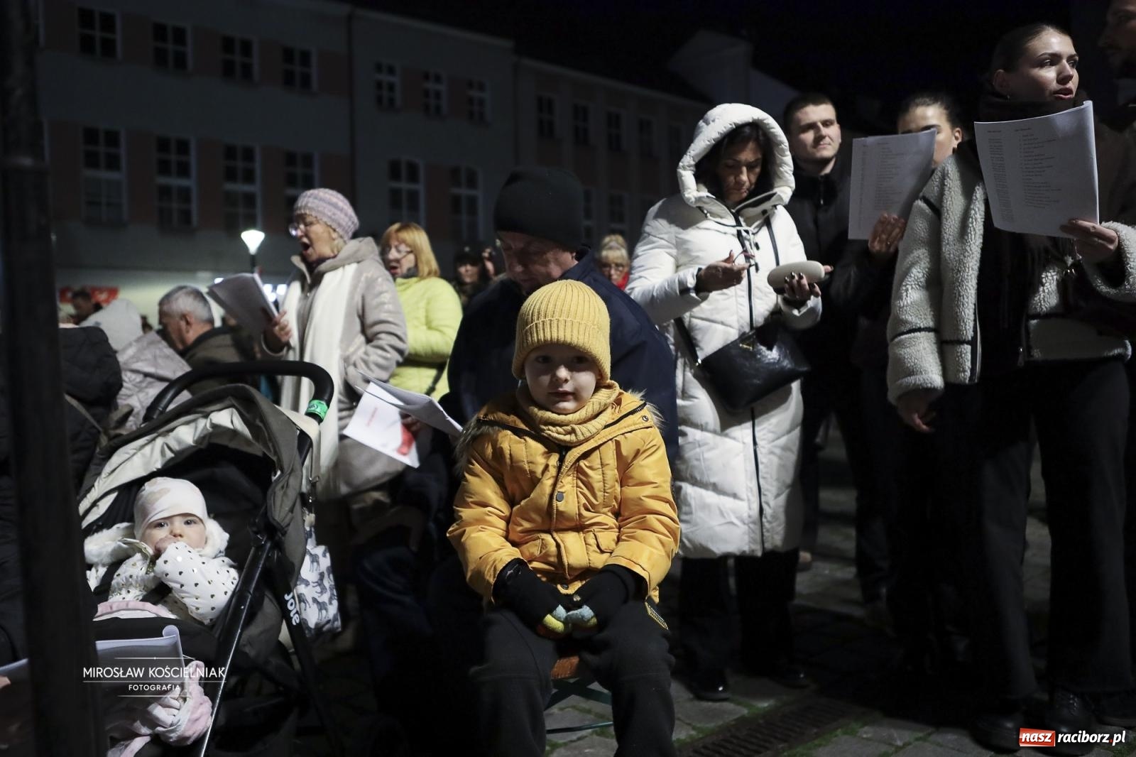 Zdjęcie w galerii na portalu naszraciborz.pl: Koncert pieśni patriotycznych na raciborskim rynku [FOTO i WIDEO] wiadomości z regionu
