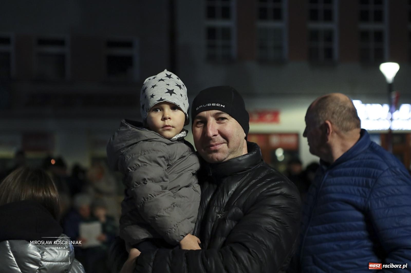 Zdjęcie w galerii na portalu naszraciborz.pl: Koncert pieśni patriotycznych na raciborskim rynku [FOTO i WIDEO] wiadomości z regionu