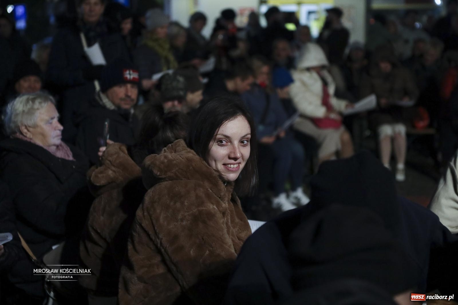Zdjęcie w galerii na portalu naszraciborz.pl: Koncert pieśni patriotycznych na raciborskim rynku [FOTO i WIDEO] wiadomości z regionu