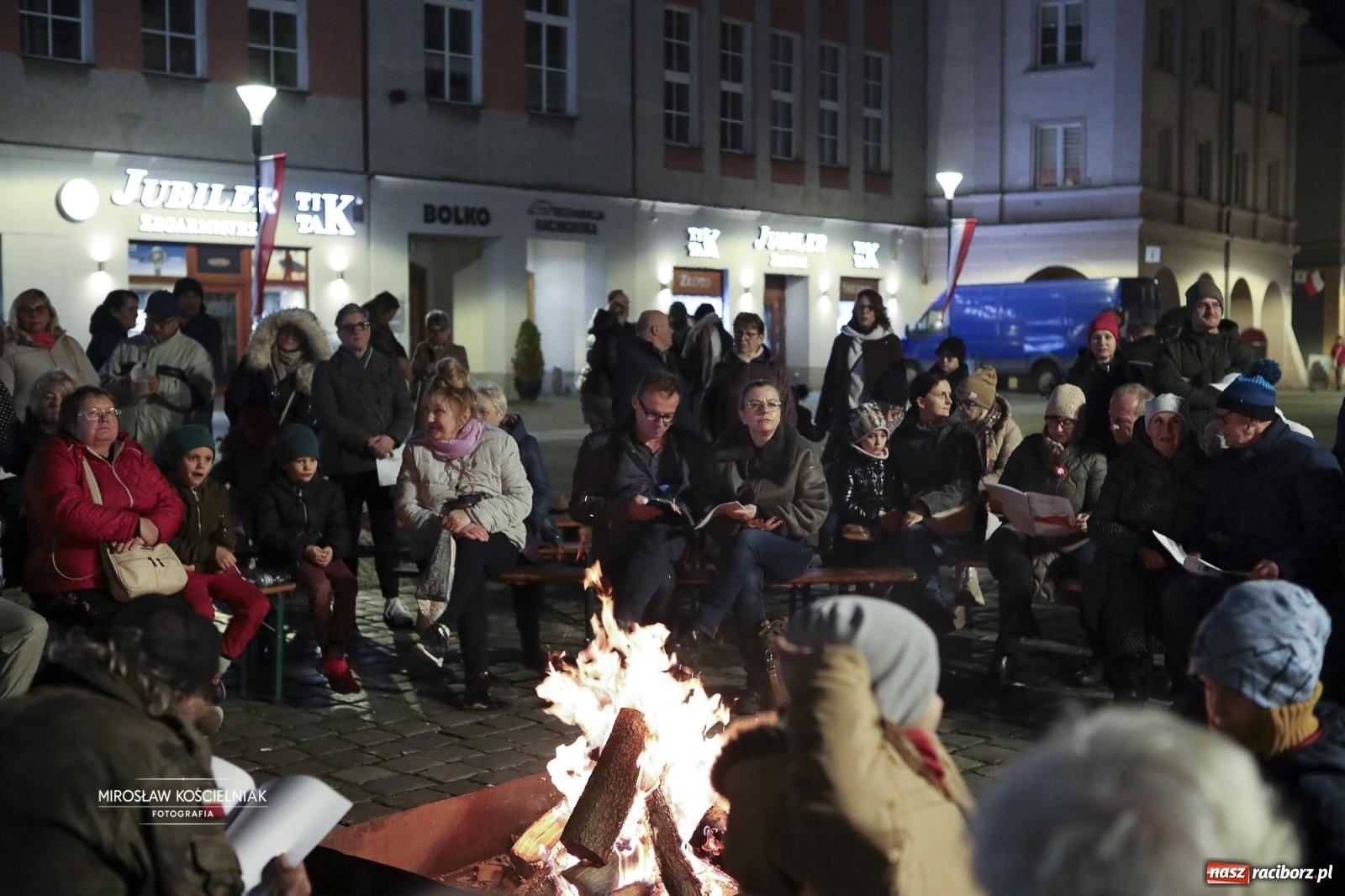 Zdjęcie w galerii na portalu naszraciborz.pl: Koncert pieśni patriotycznych na raciborskim rynku [FOTO i WIDEO] wiadomości z regionu
