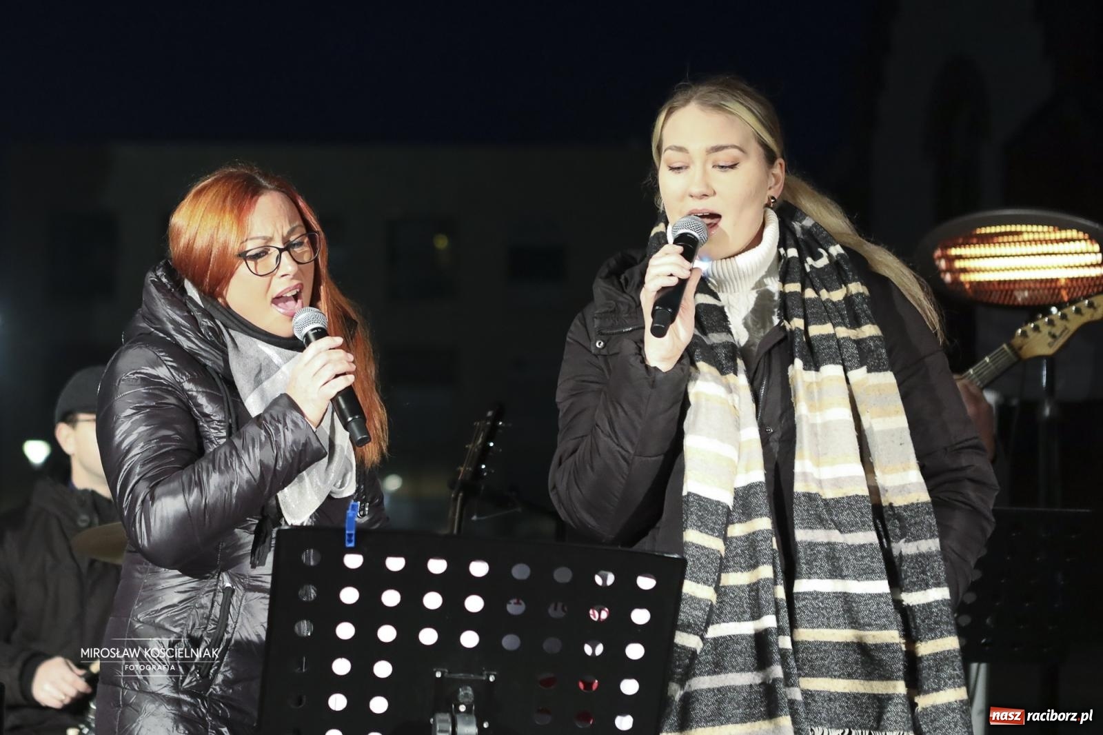 Zdjęcie w galerii na portalu naszraciborz.pl: Koncert pieśni patriotycznych na raciborskim rynku [FOTO i WIDEO] wiadomości z regionu