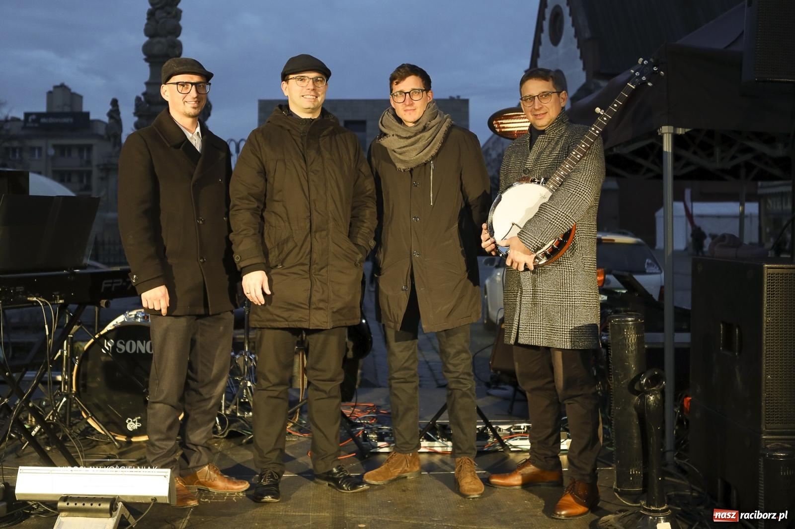 Zdjęcie w galerii na portalu naszraciborz.pl: Koncert pieśni patriotycznych na raciborskim rynku [FOTO i WIDEO] wiadomości z regionu