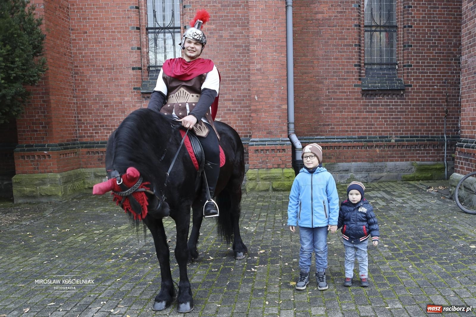 Zdjęcie w galerii na portalu naszraciborz.pl: Święty Marcin gościł u świętego Mikołaja na Starej Wsi [FOTO] wiadomości z regionu