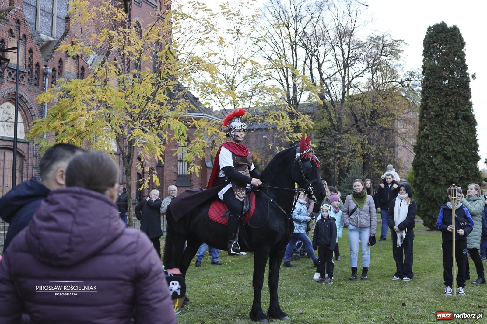 Zdjęcie w galerii na portalu naszraciborz.pl: Święty Marcin gościł u świętego Mikołaja na Starej Wsi [FOTO] wiadomości z regionu