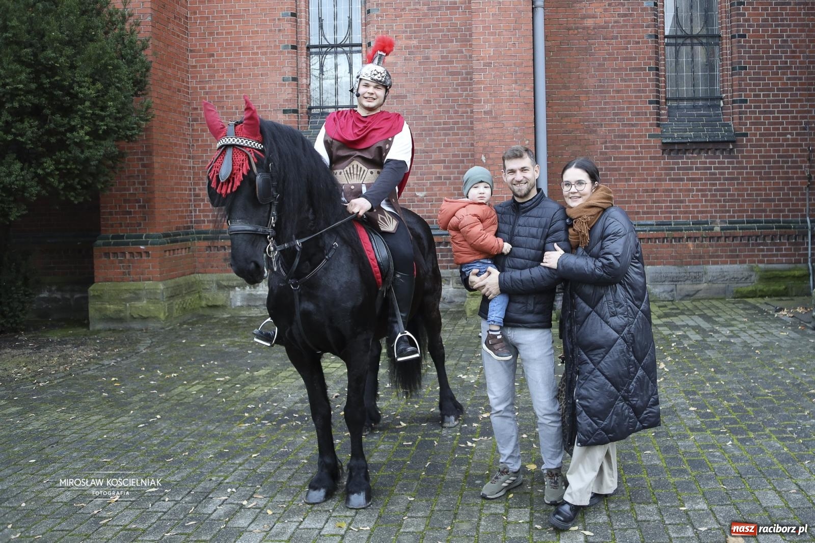 Zdjęcie w galerii na portalu naszraciborz.pl: Święty Marcin gościł u świętego Mikołaja na Starej Wsi [FOTO] wiadomości z regionu