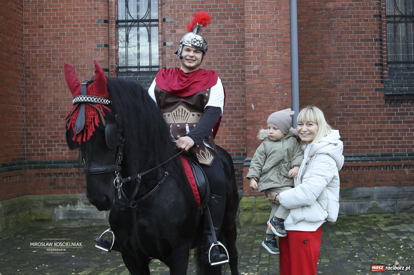Zdjęcie w galerii na portalu naszraciborz.pl: Święty Marcin gościł u świętego Mikołaja na Starej Wsi [FOTO] wiadomości z regionu