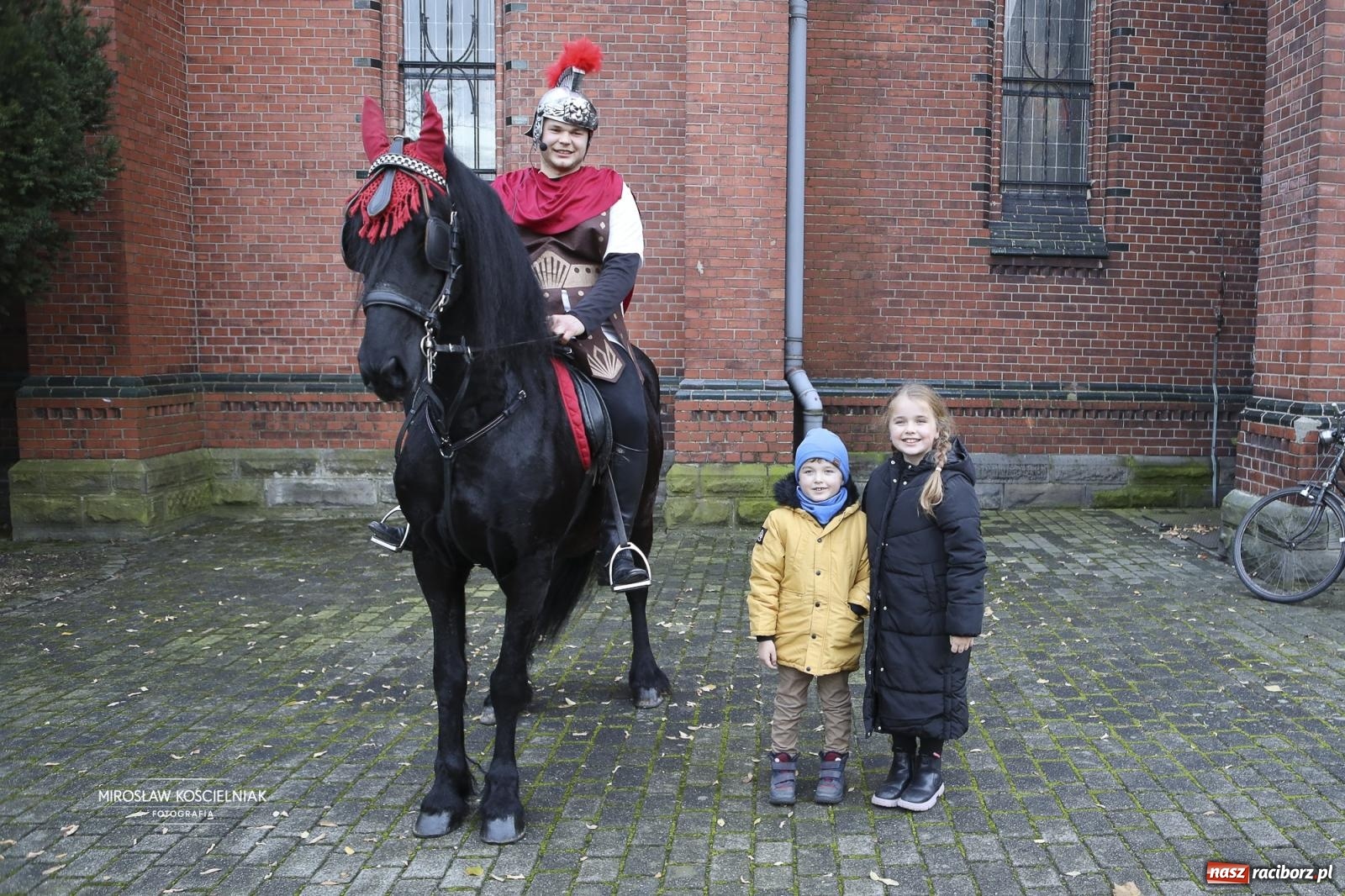 Zdjęcie w galerii na portalu naszraciborz.pl: Święty Marcin gościł u świętego Mikołaja na Starej Wsi [FOTO] wiadomości z regionu