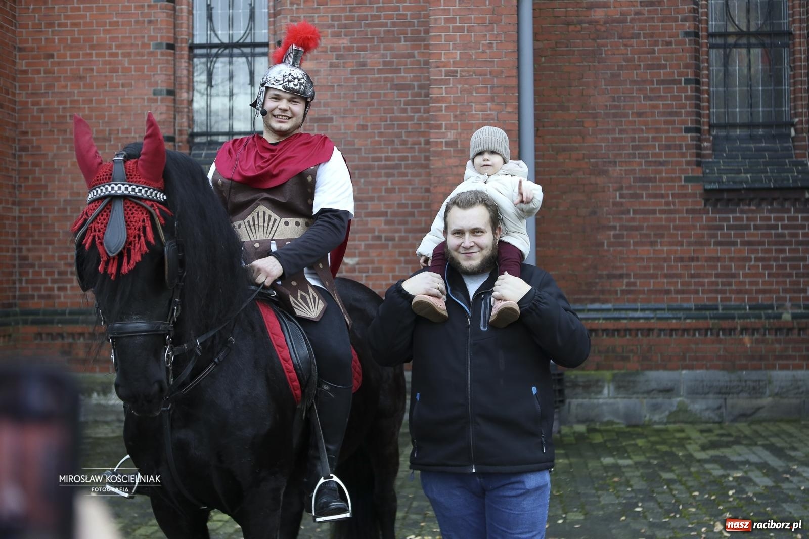 Zdjęcie w galerii na portalu naszraciborz.pl: Święty Marcin gościł u świętego Mikołaja na Starej Wsi [FOTO] wiadomości z regionu