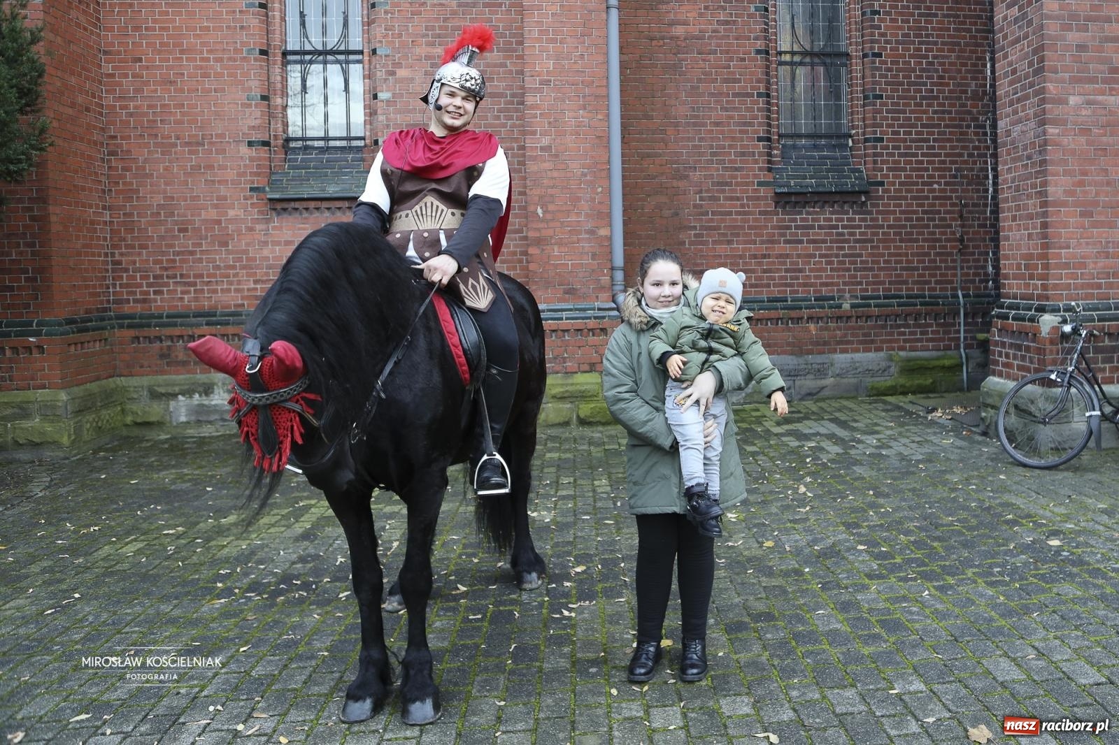 Zdjęcie w galerii na portalu naszraciborz.pl: Święty Marcin gościł u świętego Mikołaja na Starej Wsi [FOTO] wiadomości z regionu