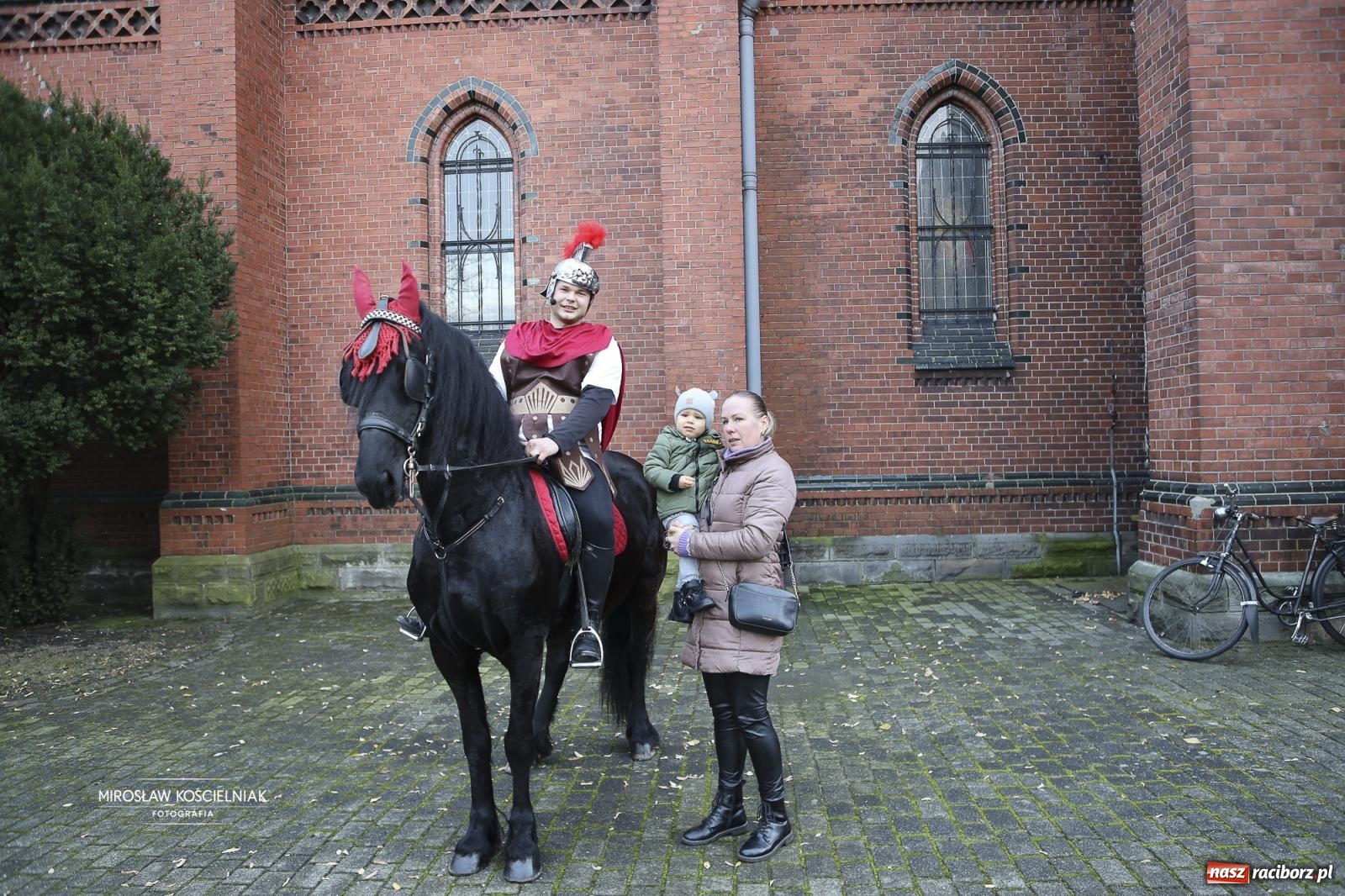 Zdjęcie w galerii na portalu naszraciborz.pl: Święty Marcin gościł u świętego Mikołaja na Starej Wsi [FOTO] wiadomości z regionu