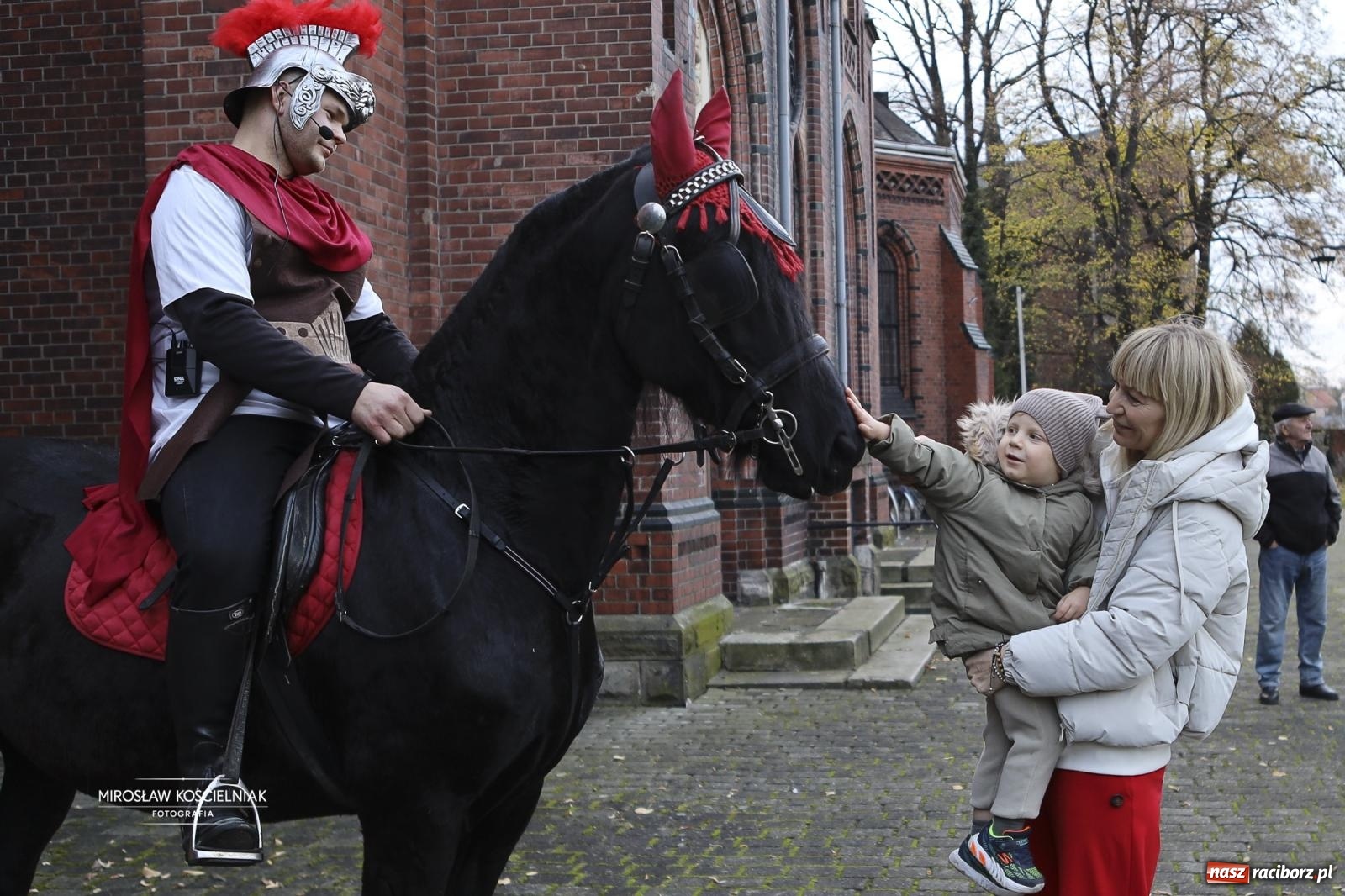 Zdjęcie w galerii na portalu naszraciborz.pl: Święty Marcin gościł u świętego Mikołaja na Starej Wsi [FOTO] wiadomości z regionu