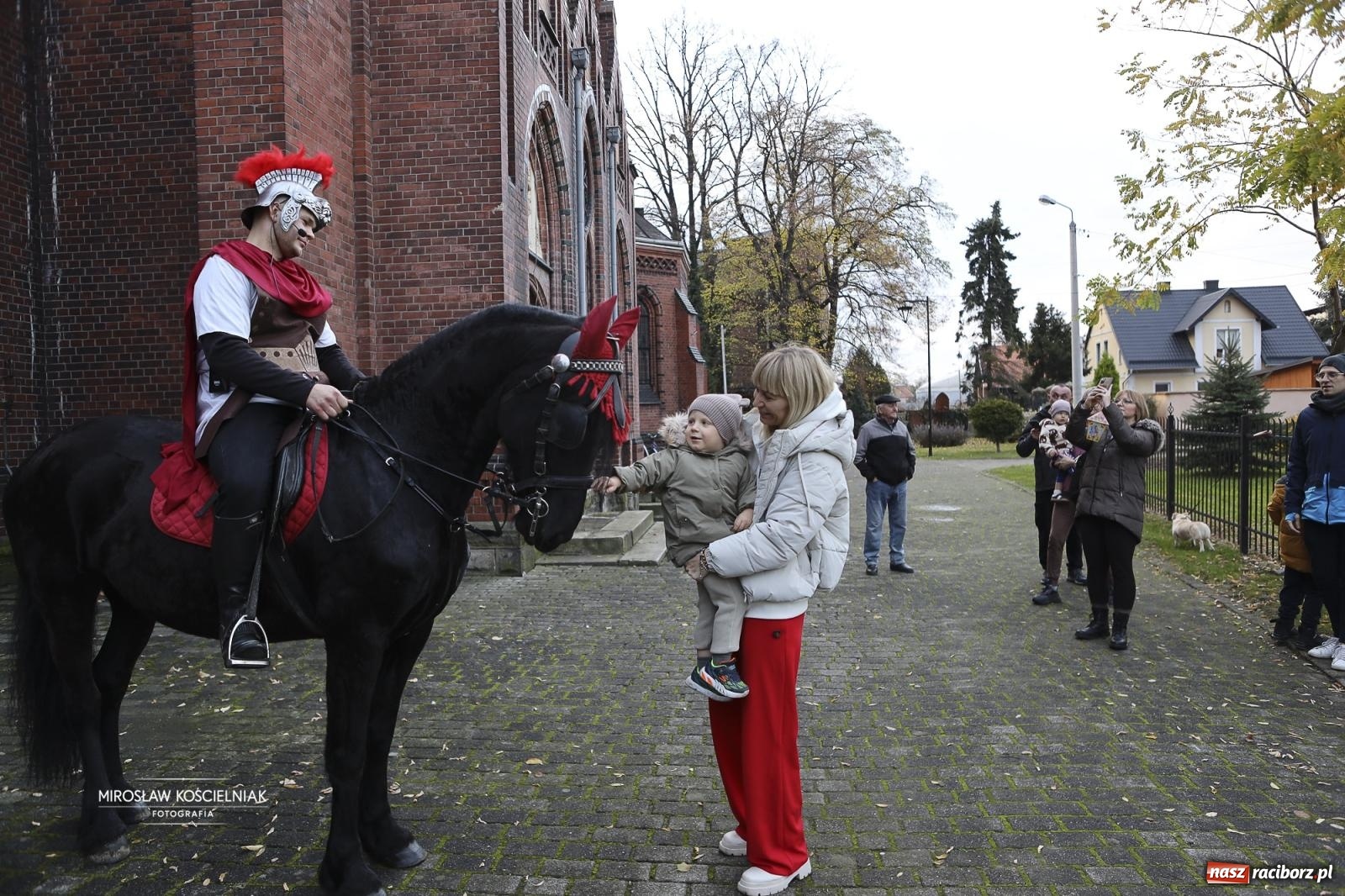 Zdjęcie w galerii na portalu naszraciborz.pl: Święty Marcin gościł u świętego Mikołaja na Starej Wsi [FOTO] wiadomości z regionu