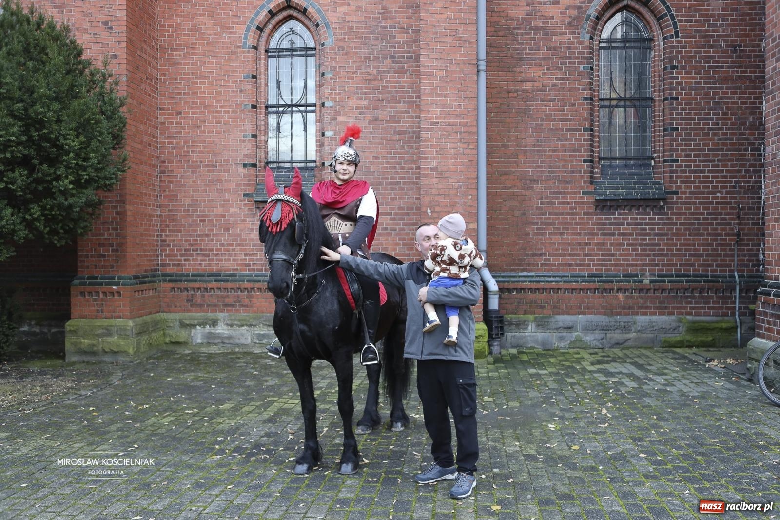 Zdjęcie w galerii na portalu naszraciborz.pl: Święty Marcin gościł u świętego Mikołaja na Starej Wsi [FOTO] wiadomości z regionu