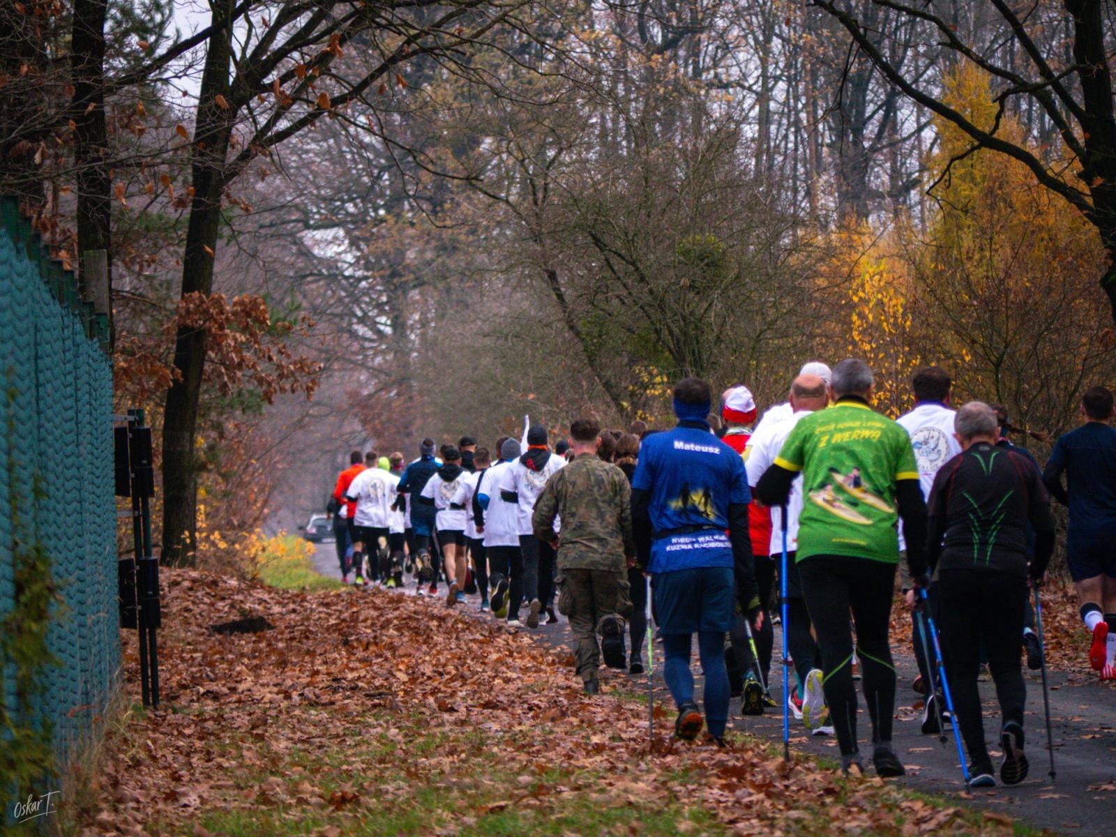 Zdjęcie w galerii na portalu naszraciborz.pl: Bieg Niepodległości w Kuźni Raciborskiej po raz kolejny połączył sport i pamięć wiadomości z regionu