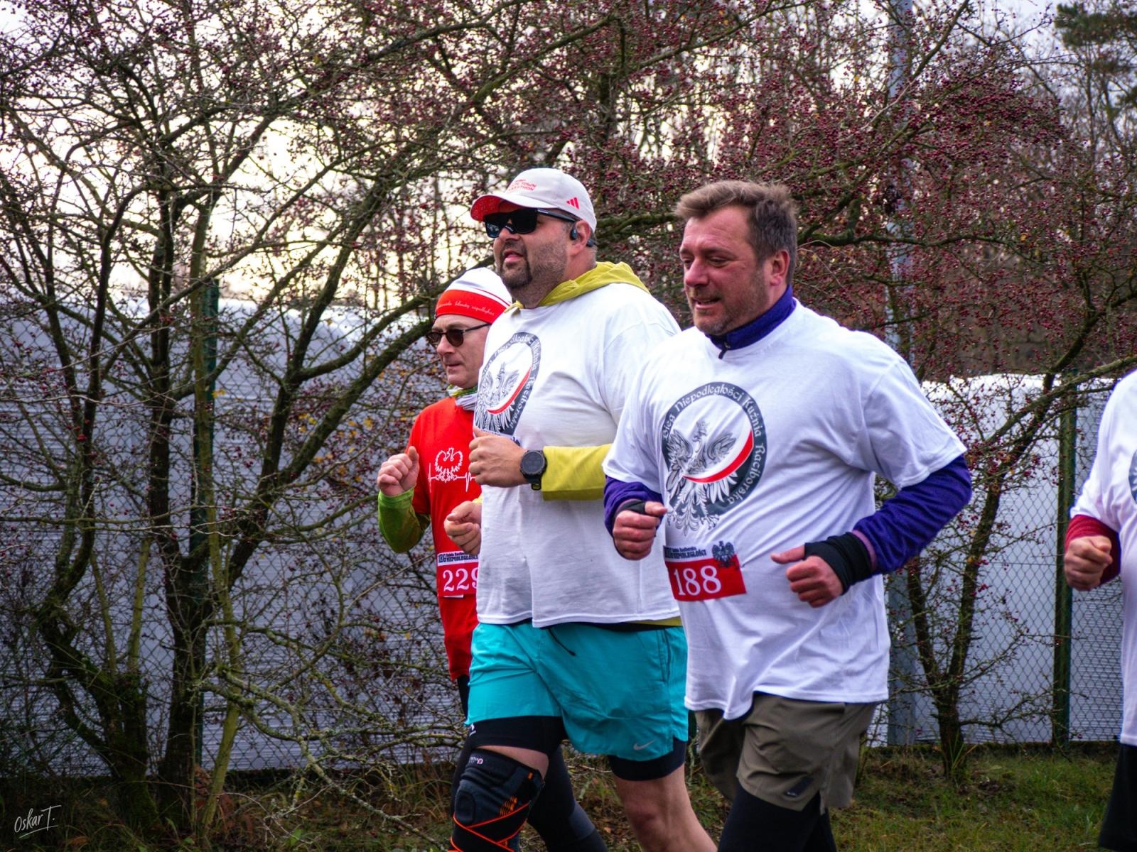 Zdjęcie w galerii na portalu naszraciborz.pl: Bieg Niepodległości w Kuźni Raciborskiej po raz kolejny połączył sport i pamięć wiadomości z regionu