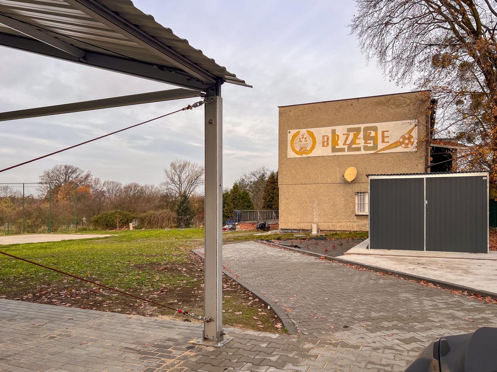 Zdjęcie w galerii na portalu naszraciborz.pl: Stary obiekt LKS w Raciborzu pozostaje. Radny Konieczny krytykuje brak rozbiórki przy nowej inwestycji wiadomości z regionu