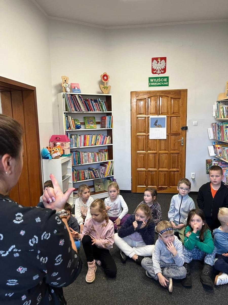 Zdjęcie w galerii na portalu naszraciborz.pl: Dzień Jeża w Bibliotece w Rudach wiadomości z regionu