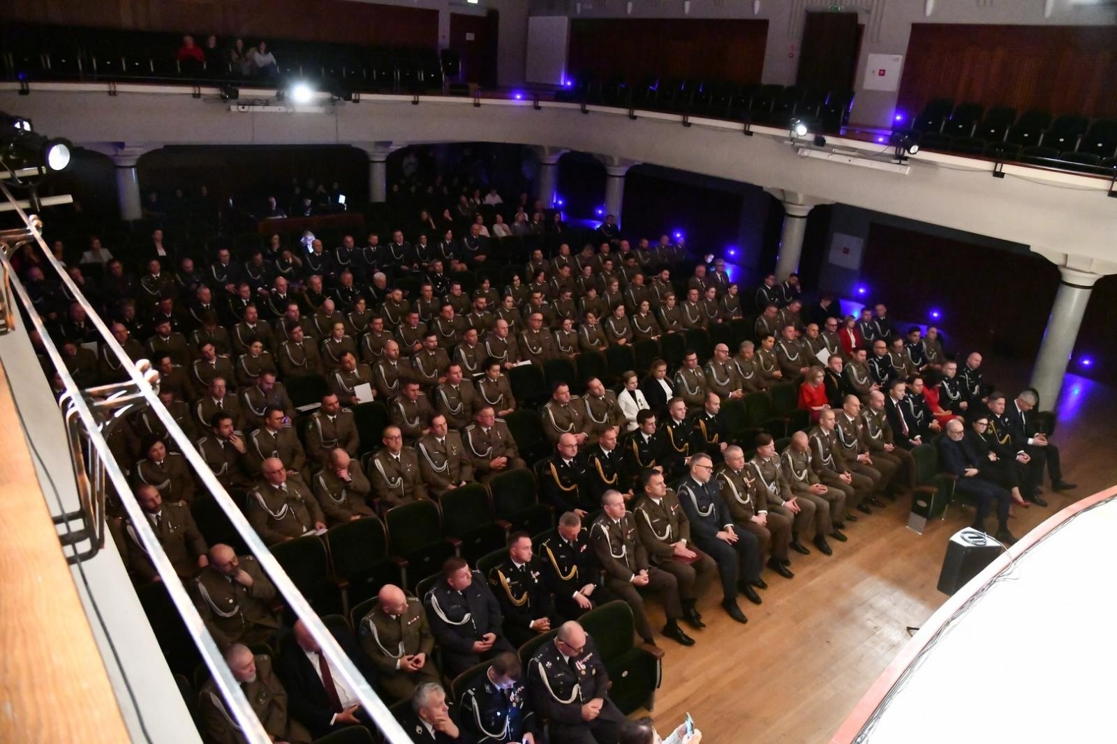 Zdjęcie w galerii na portalu naszraciborz.pl: Uroczystość z okazji Narodowego Święta Niepodległości w RCK. Wspólna inicjatywa służb mundurowych wiadomości z regionu