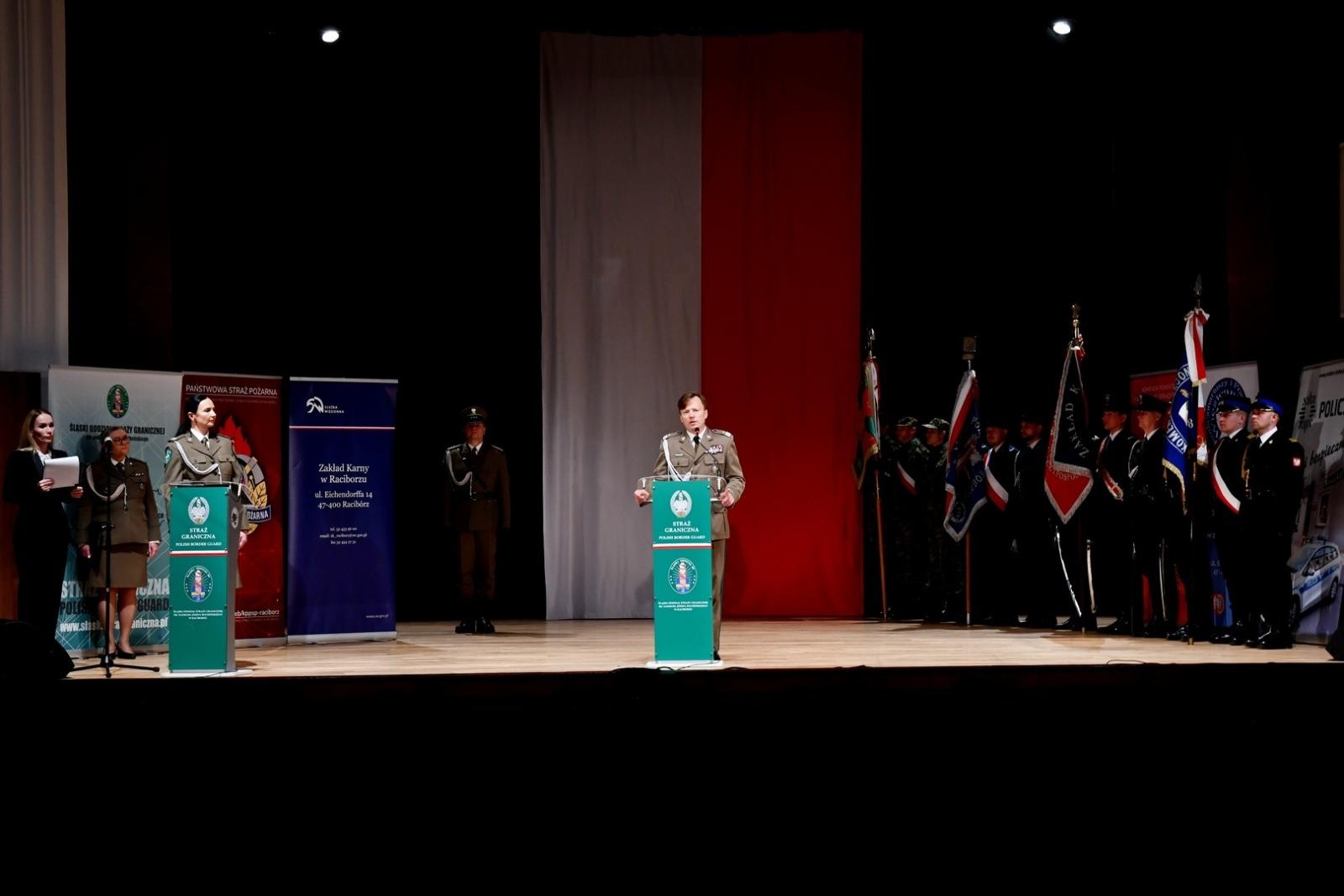 Zdjęcie w galerii na portalu naszraciborz.pl: Uroczystość z okazji Narodowego Święta Niepodległości w RCK. Wspólna inicjatywa służb mundurowych wiadomości z regionu