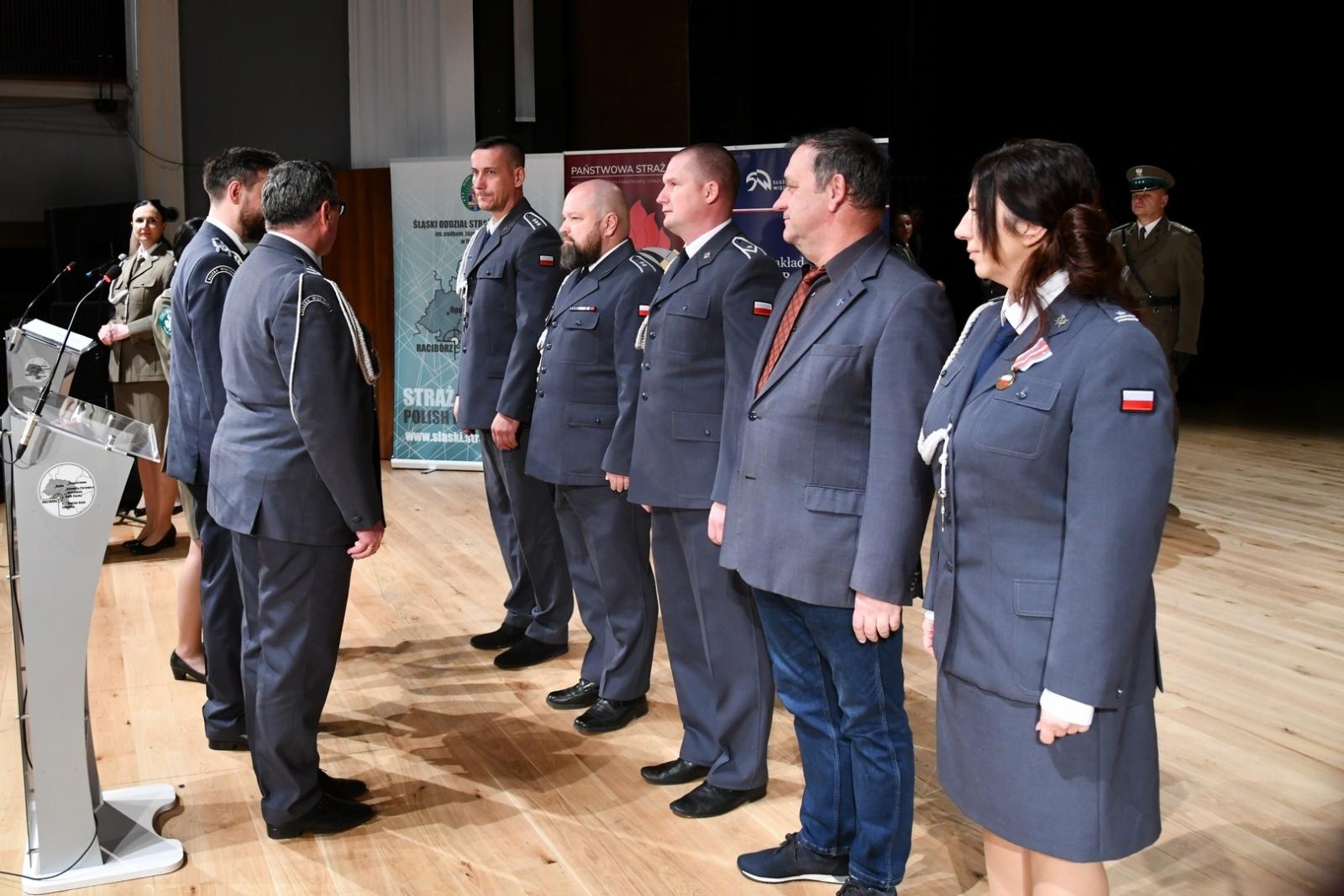 Zdjęcie w galerii na portalu naszraciborz.pl: Uroczystość z okazji Narodowego Święta Niepodległości w RCK. Wspólna inicjatywa służb mundurowych wiadomości z regionu