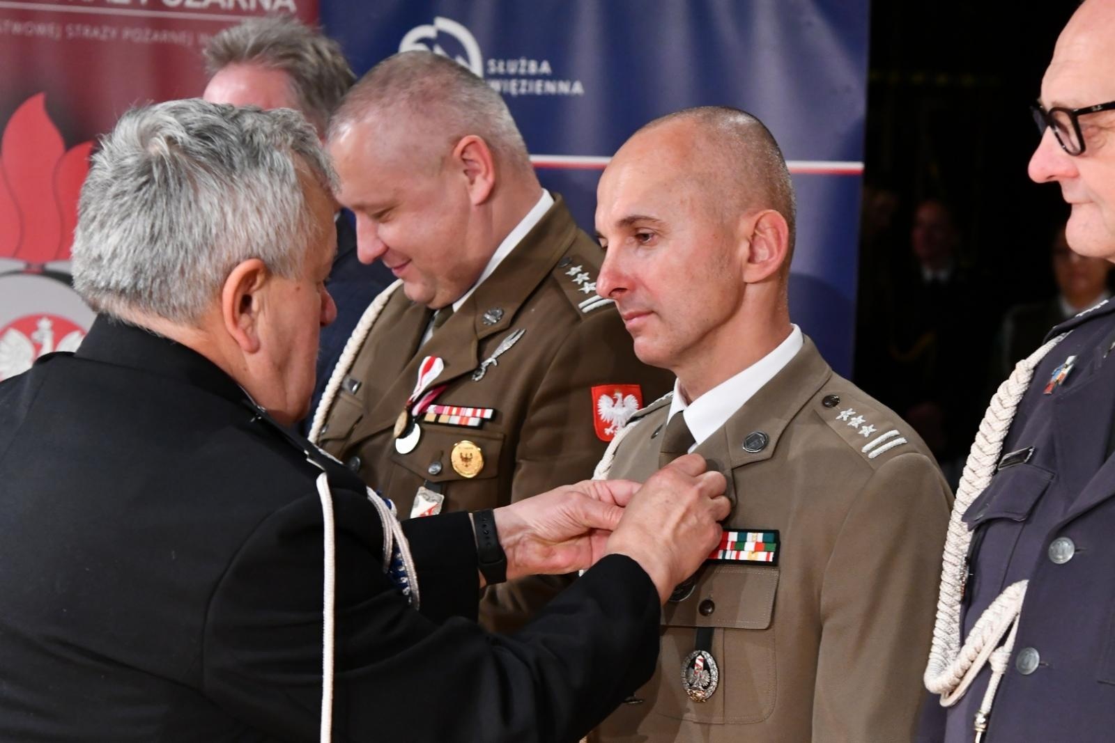 Zdjęcie w galerii na portalu naszraciborz.pl: Uroczystość z okazji Narodowego Święta Niepodległości w RCK. Wspólna inicjatywa służb mundurowych wiadomości z regionu