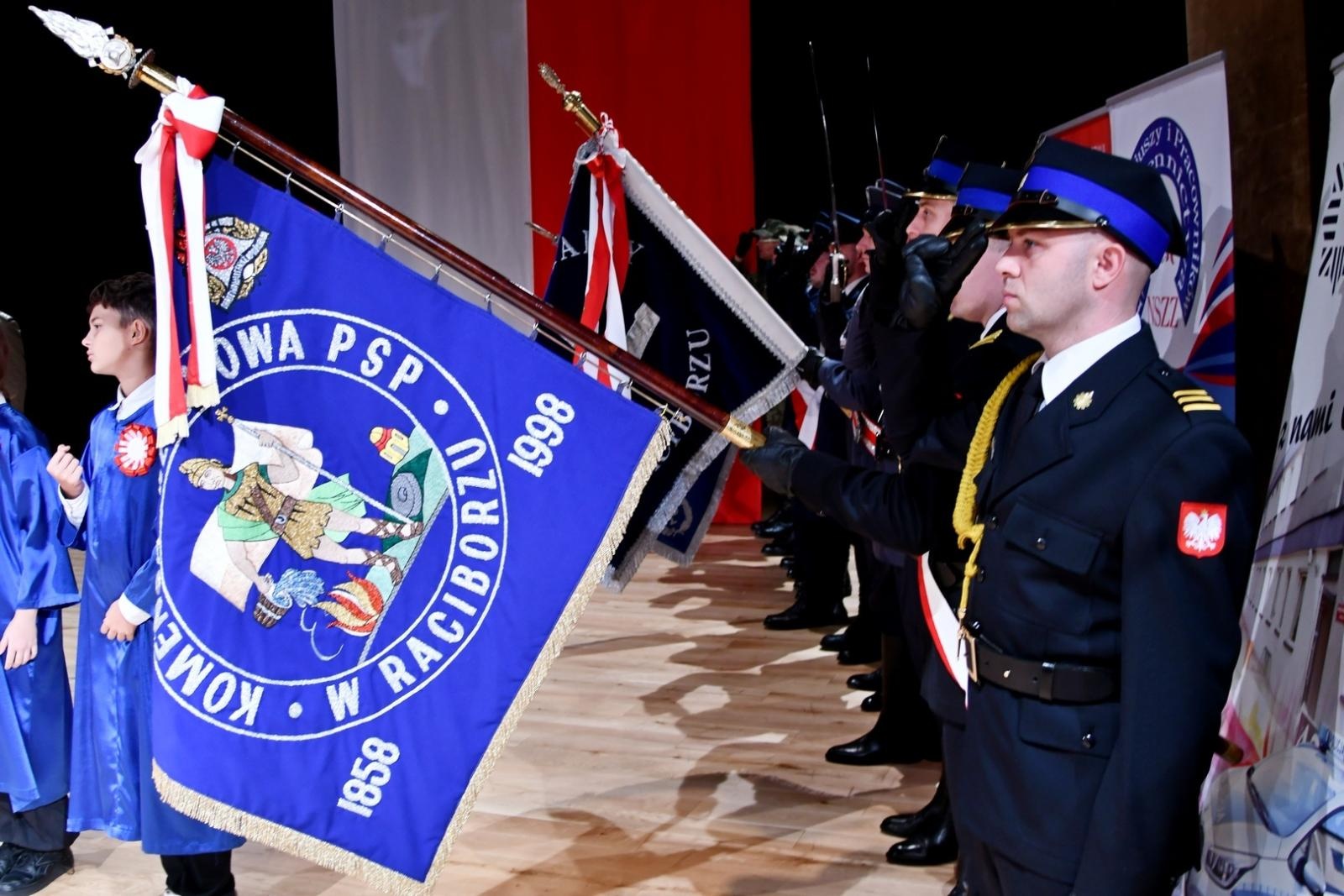 Zdjęcie w galerii na portalu naszraciborz.pl: Uroczystość z okazji Narodowego Święta Niepodległości w RCK. Wspólna inicjatywa służb mundurowych wiadomości z regionu