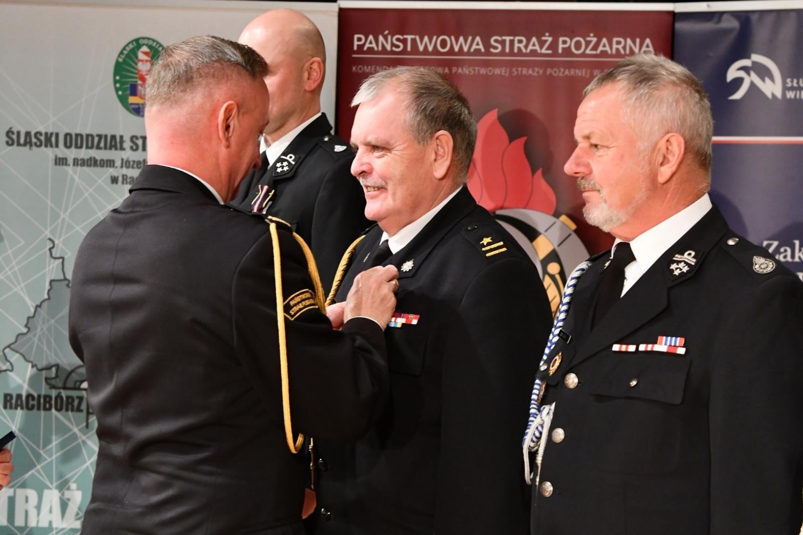 Zdjęcie w galerii na portalu naszraciborz.pl: Uroczystość z okazji Narodowego Święta Niepodległości w RCK. Wspólna inicjatywa służb mundurowych wiadomości z regionu