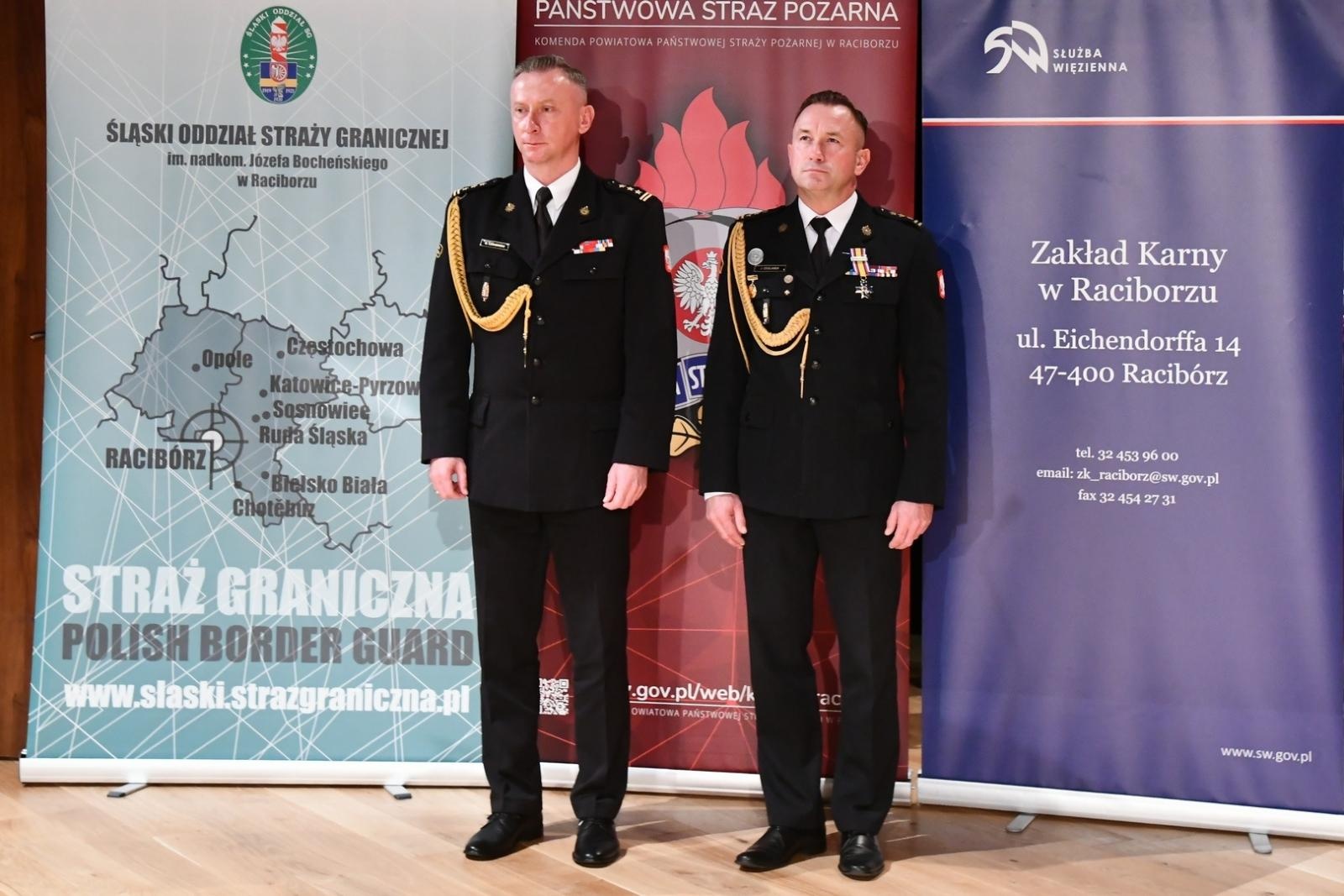 Zdjęcie w galerii na portalu naszraciborz.pl: Uroczystość z okazji Narodowego Święta Niepodległości w RCK. Wspólna inicjatywa służb mundurowych wiadomości z regionu