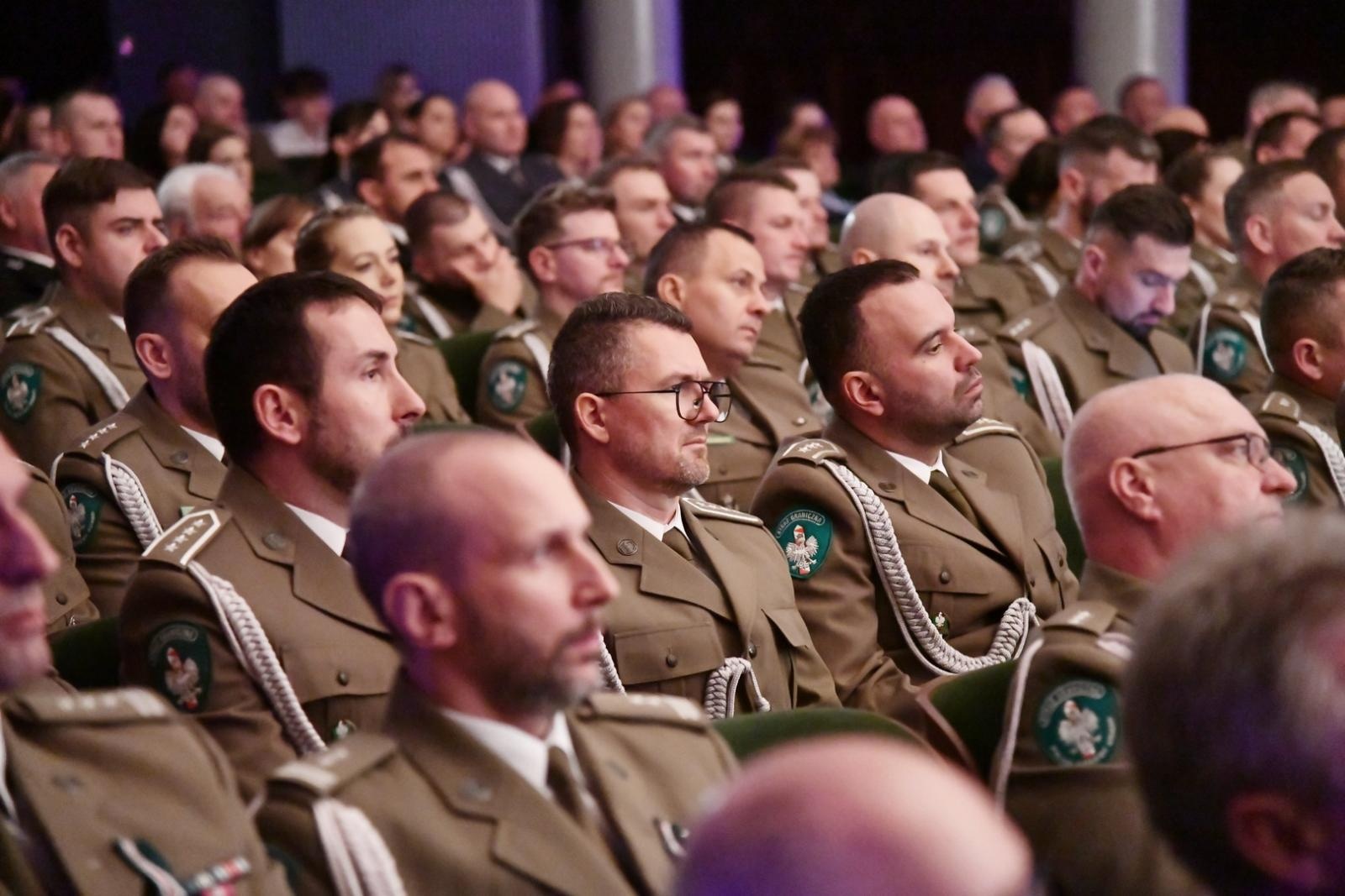 Zdjęcie w galerii na portalu naszraciborz.pl: Uroczystość z okazji Narodowego Święta Niepodległości w RCK. Wspólna inicjatywa służb mundurowych wiadomości z regionu