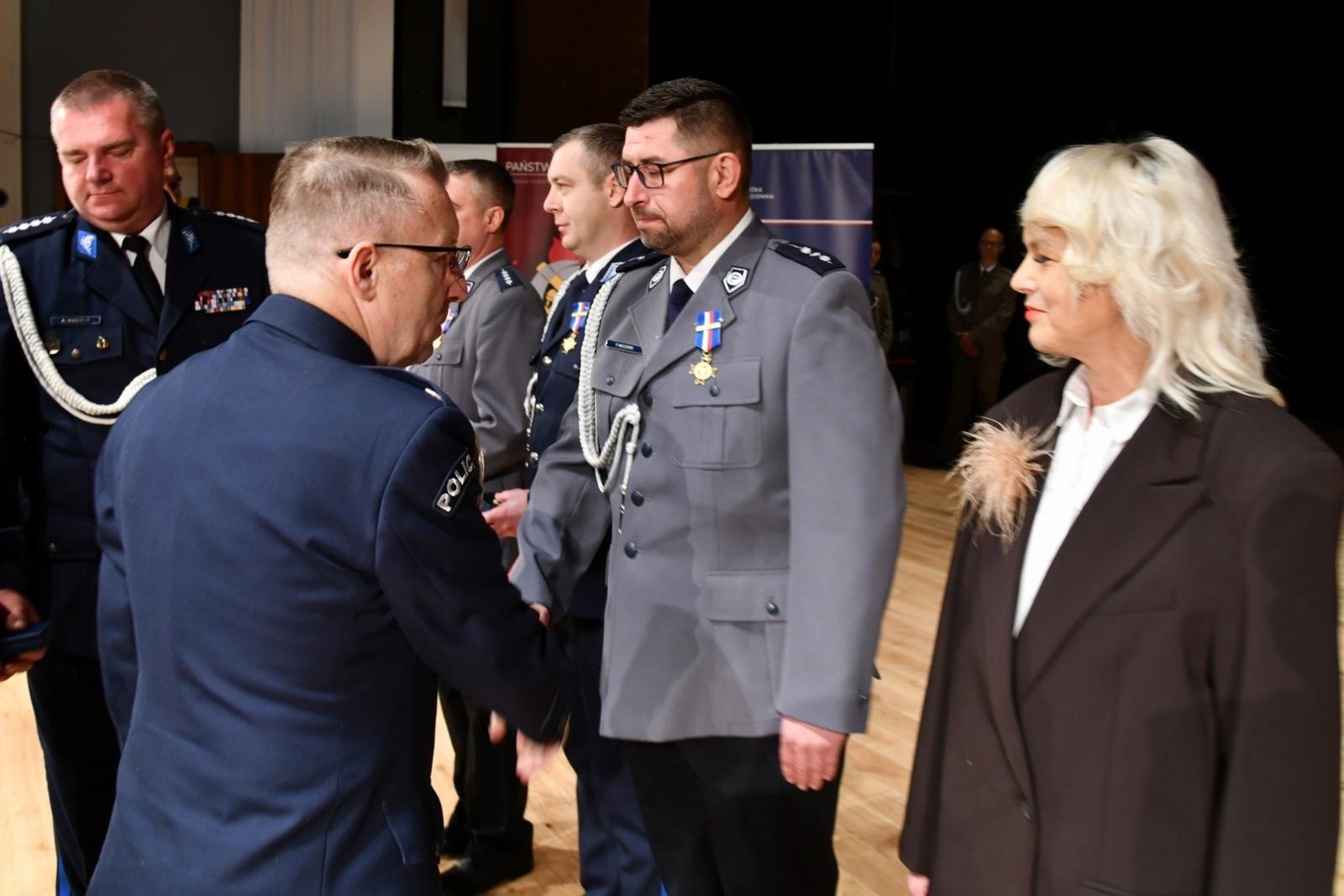 Zdjęcie w galerii na portalu naszraciborz.pl: Uroczystość z okazji Narodowego Święta Niepodległości w RCK. Wspólna inicjatywa służb mundurowych wiadomości z regionu