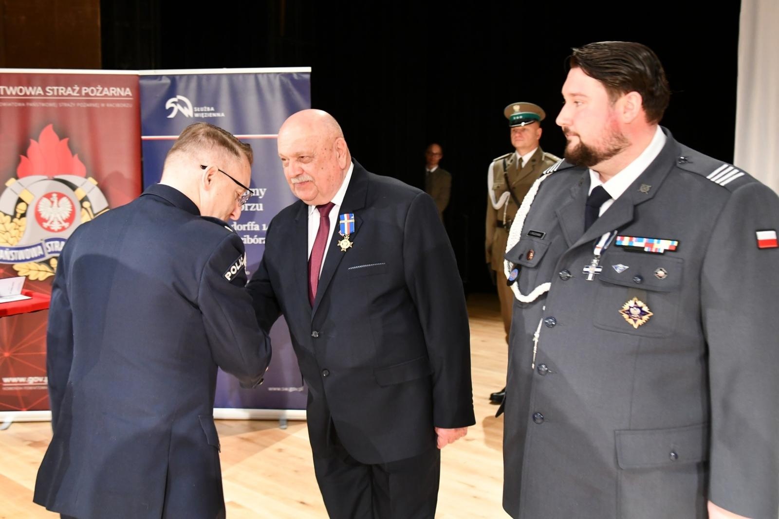Zdjęcie w galerii na portalu naszraciborz.pl: Uroczystość z okazji Narodowego Święta Niepodległości w RCK. Wspólna inicjatywa służb mundurowych wiadomości z regionu