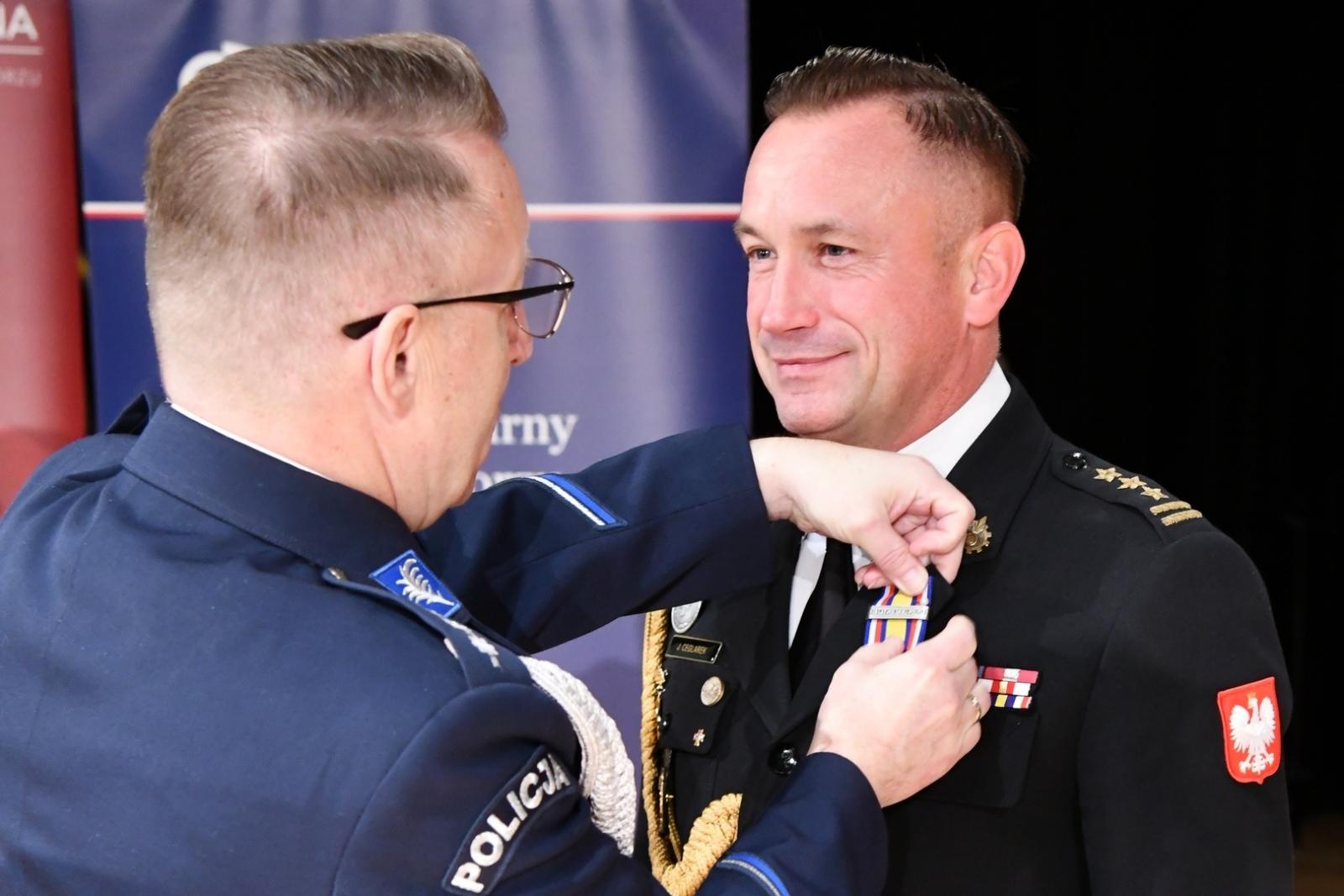 Zdjęcie w galerii na portalu naszraciborz.pl: Uroczystość z okazji Narodowego Święta Niepodległości w RCK. Wspólna inicjatywa służb mundurowych wiadomości z regionu