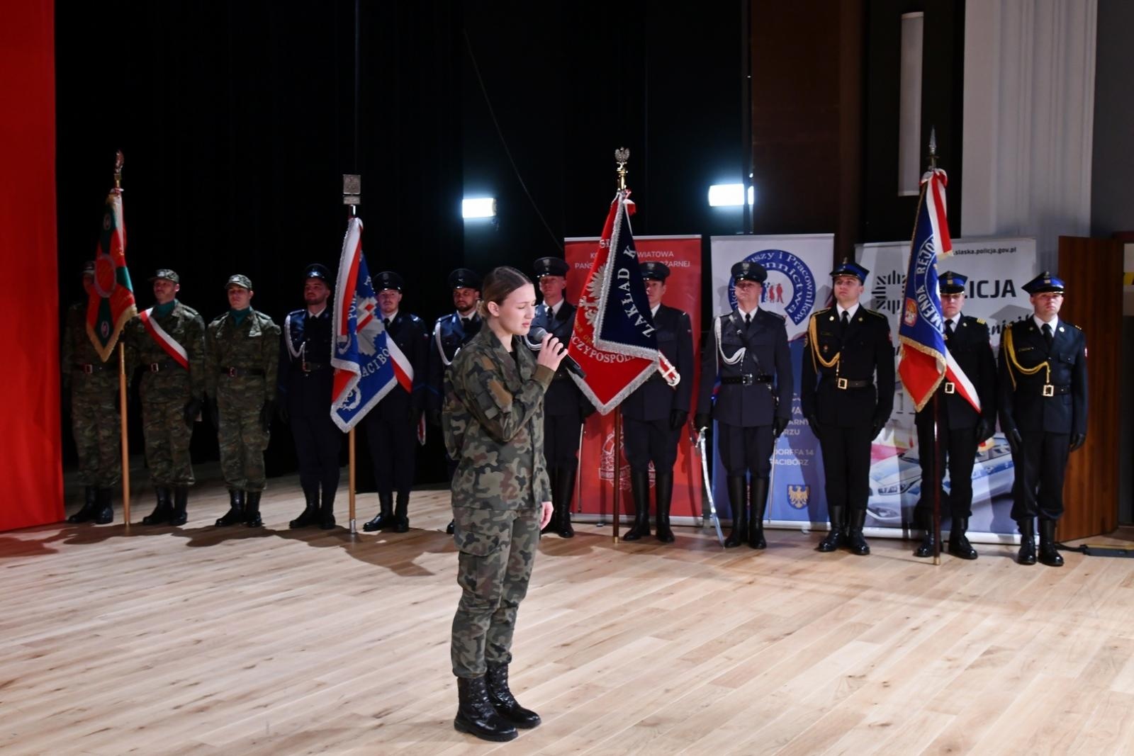 Zdjęcie w galerii na portalu naszraciborz.pl: Uroczystość z okazji Narodowego Święta Niepodległości w RCK. Wspólna inicjatywa służb mundurowych wiadomości z regionu