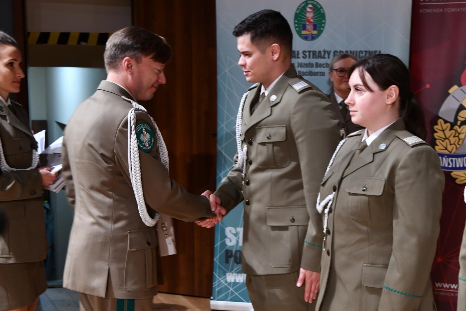 Zdjęcie w galerii na portalu naszraciborz.pl: Uroczystość z okazji Narodowego Święta Niepodległości w RCK. Wspólna inicjatywa służb mundurowych wiadomości z regionu