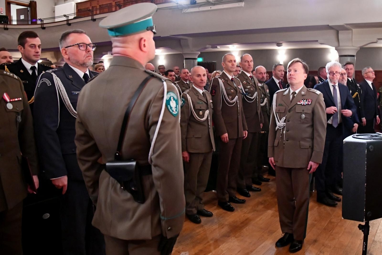 Zdjęcie w galerii na portalu naszraciborz.pl: Uroczystość z okazji Narodowego Święta Niepodległości w RCK. Wspólna inicjatywa służb mundurowych wiadomości z regionu