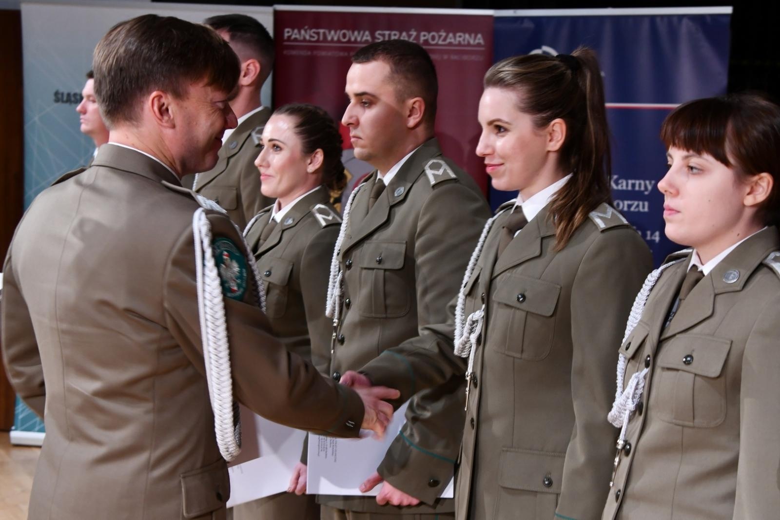 Zdjęcie w galerii na portalu naszraciborz.pl: Uroczystość z okazji Narodowego Święta Niepodległości w RCK. Wspólna inicjatywa służb mundurowych wiadomości z regionu