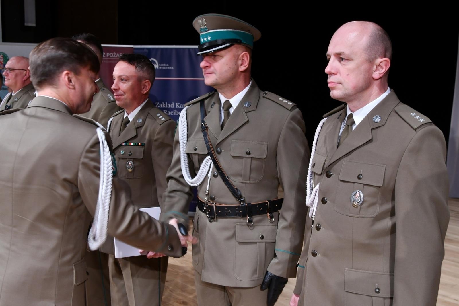 Zdjęcie w galerii na portalu naszraciborz.pl: Uroczystość z okazji Narodowego Święta Niepodległości w RCK. Wspólna inicjatywa służb mundurowych wiadomości z regionu