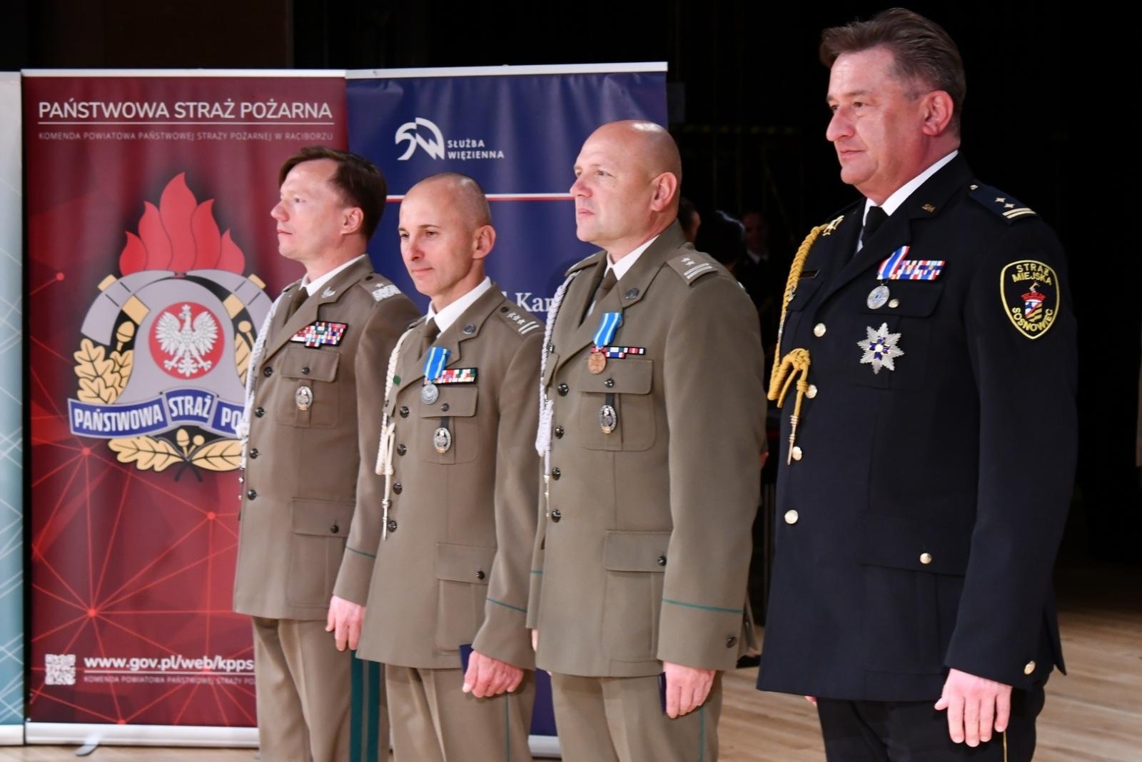 Zdjęcie w galerii na portalu naszraciborz.pl: Uroczystość z okazji Narodowego Święta Niepodległości w RCK. Wspólna inicjatywa służb mundurowych wiadomości z regionu