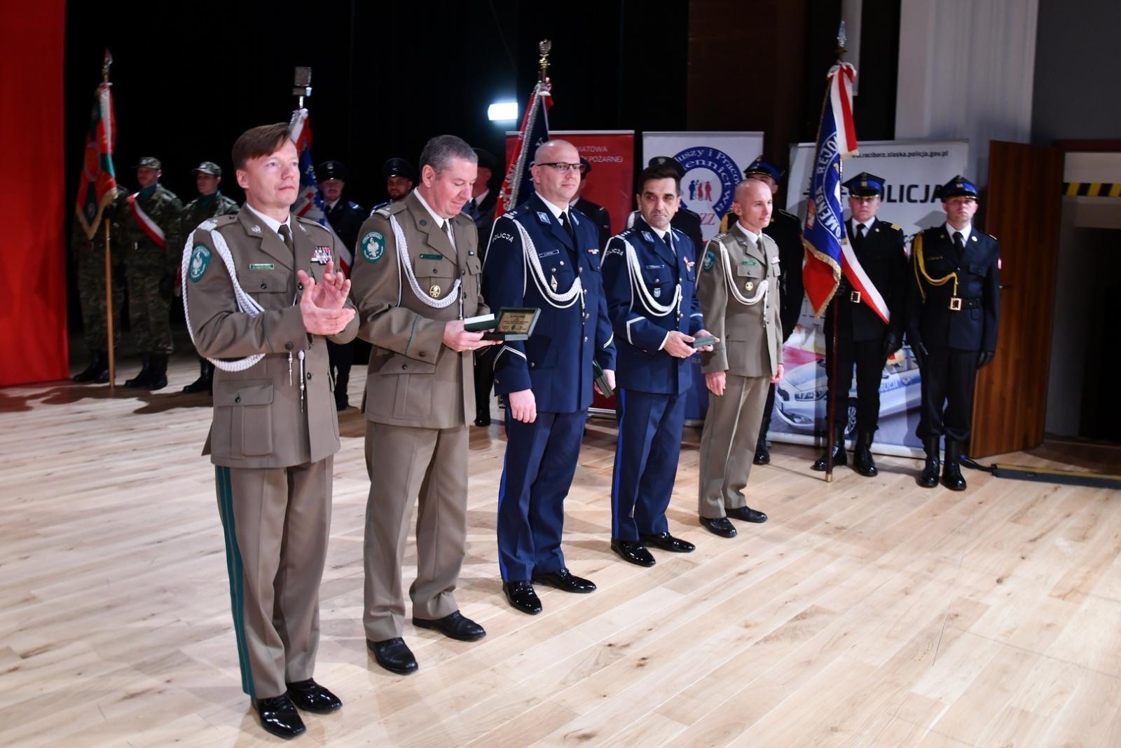 Zdjęcie w galerii na portalu naszraciborz.pl: Uroczystość z okazji Narodowego Święta Niepodległości w RCK. Wspólna inicjatywa służb mundurowych wiadomości z regionu