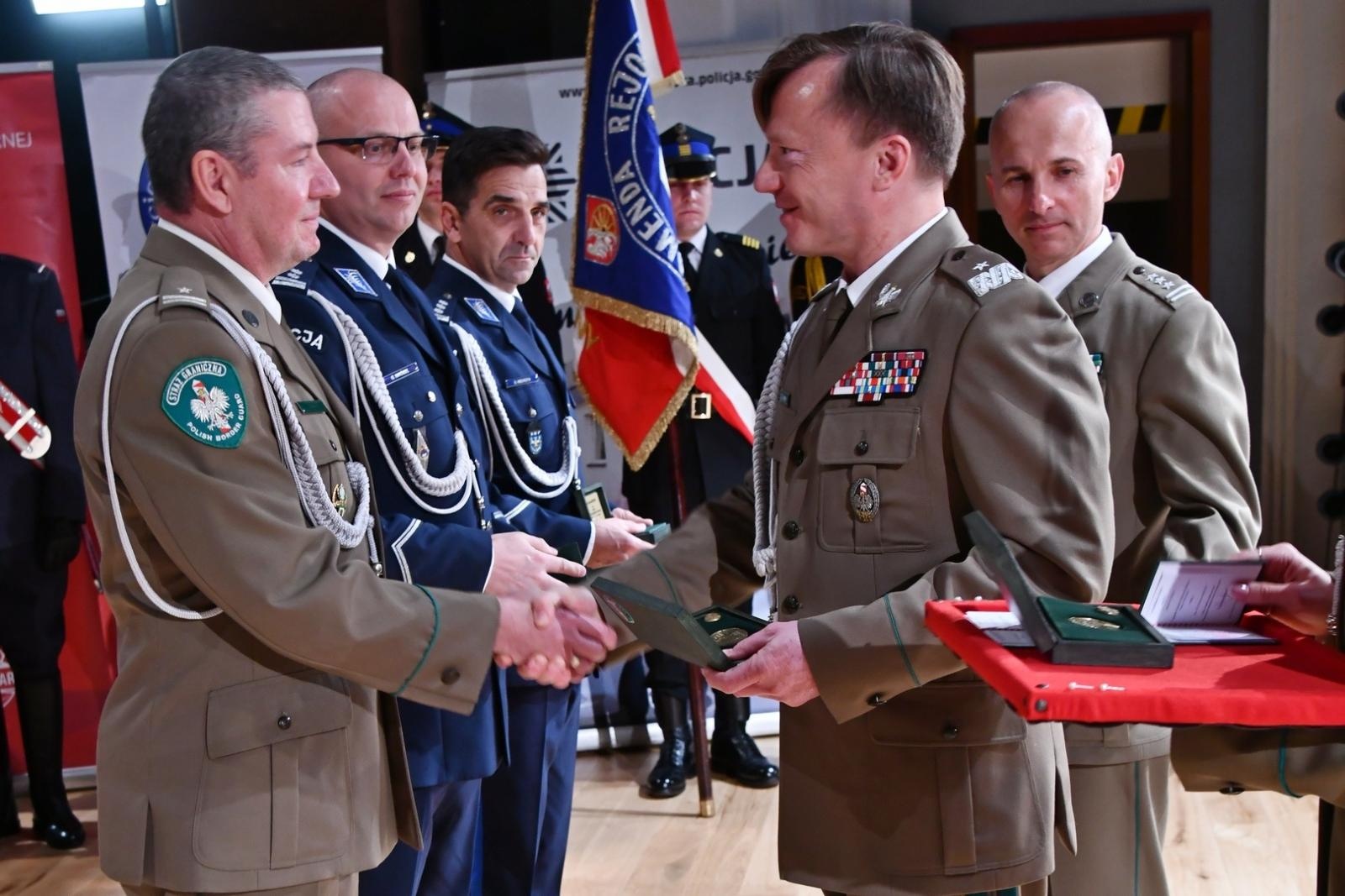 Zdjęcie w galerii na portalu naszraciborz.pl: Uroczystość z okazji Narodowego Święta Niepodległości w RCK. Wspólna inicjatywa służb mundurowych wiadomości z regionu